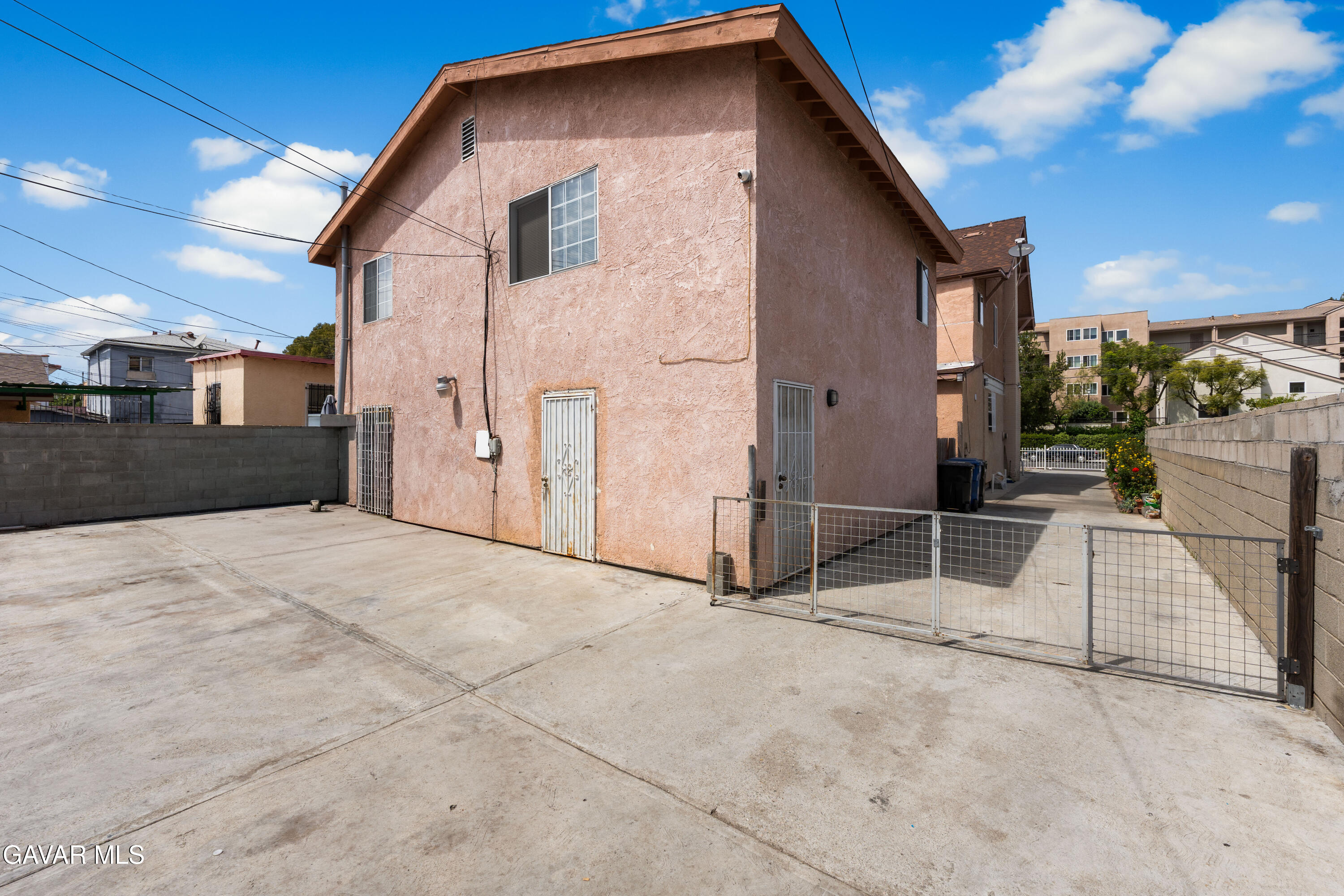602 W 40th Place, 3 Property Photo 28