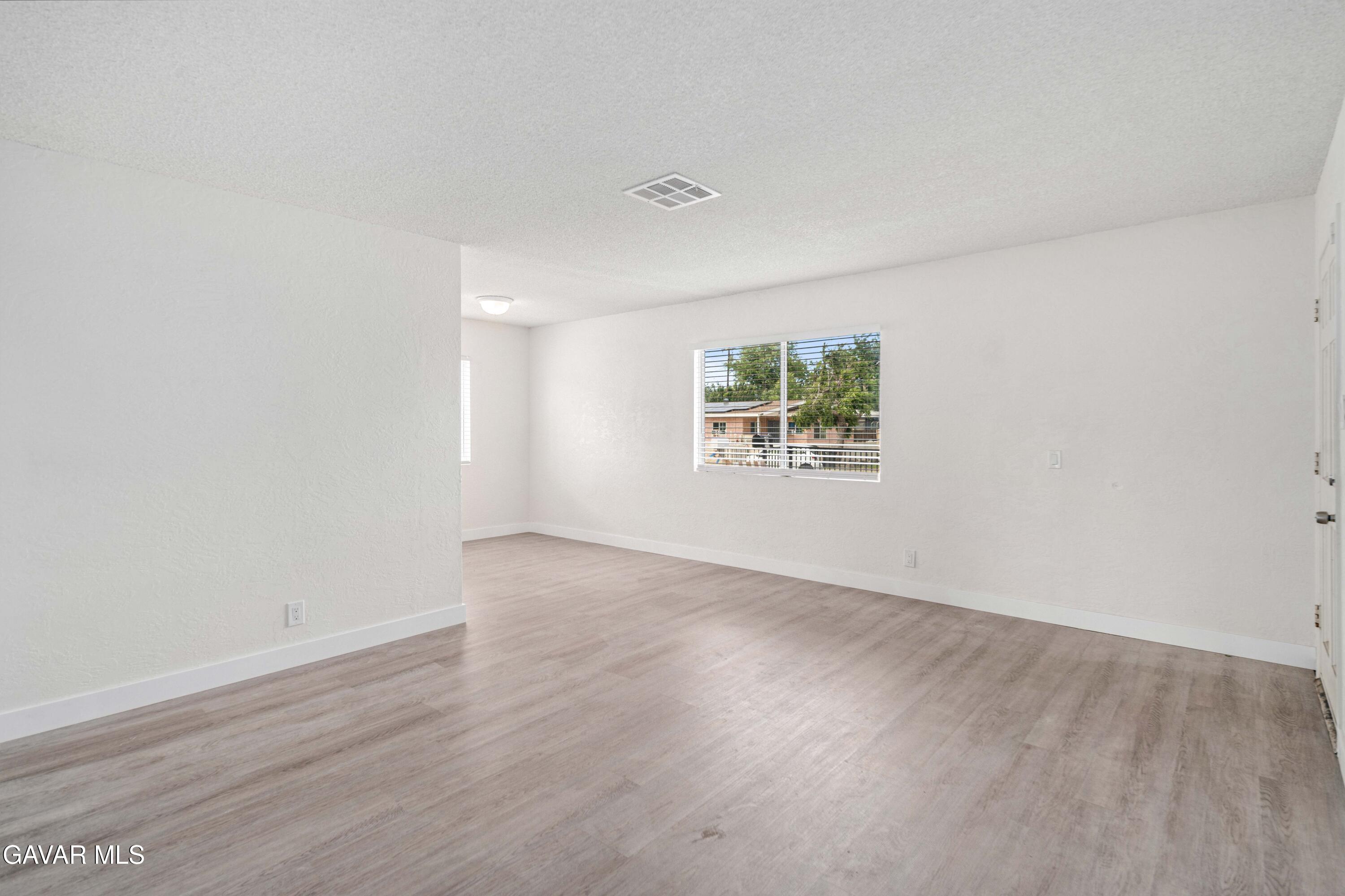 802 E Avenue Q4 Property Photo 8