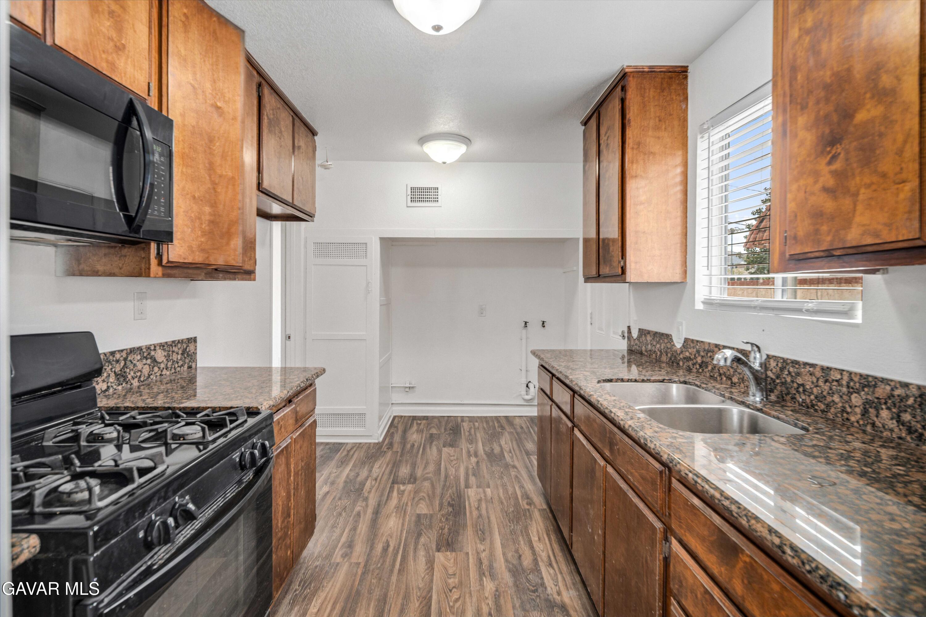 802 E Avenue Q4 Property Photo 10