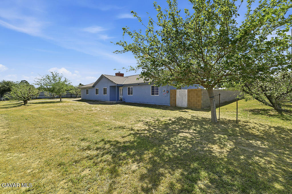 7624 E Avenue U Property Photo 6
