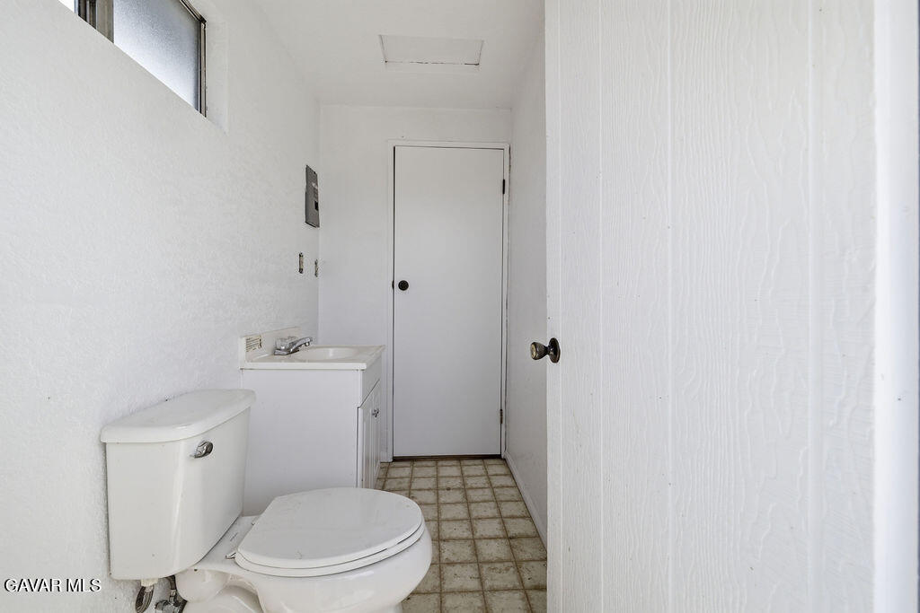 7624 E Avenue U Property Photo 11