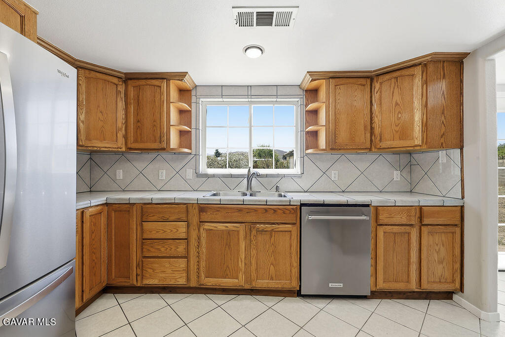 7624 E Avenue U Property Photo 20