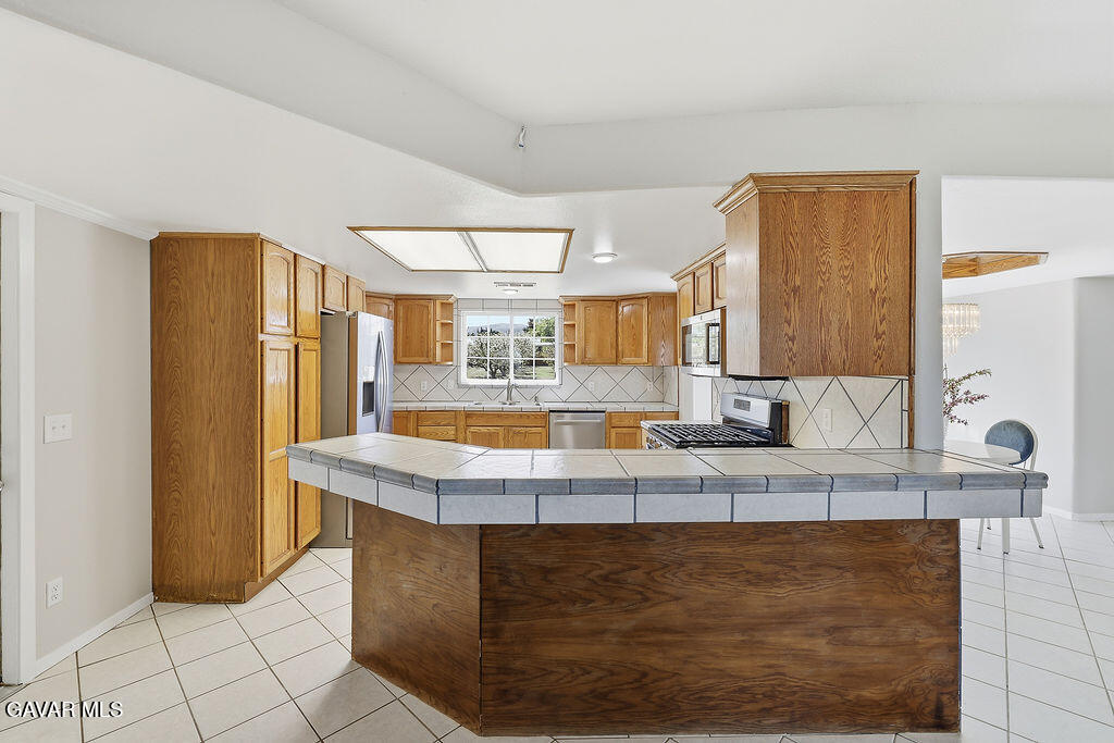 7624 E Avenue U Property Photo 22