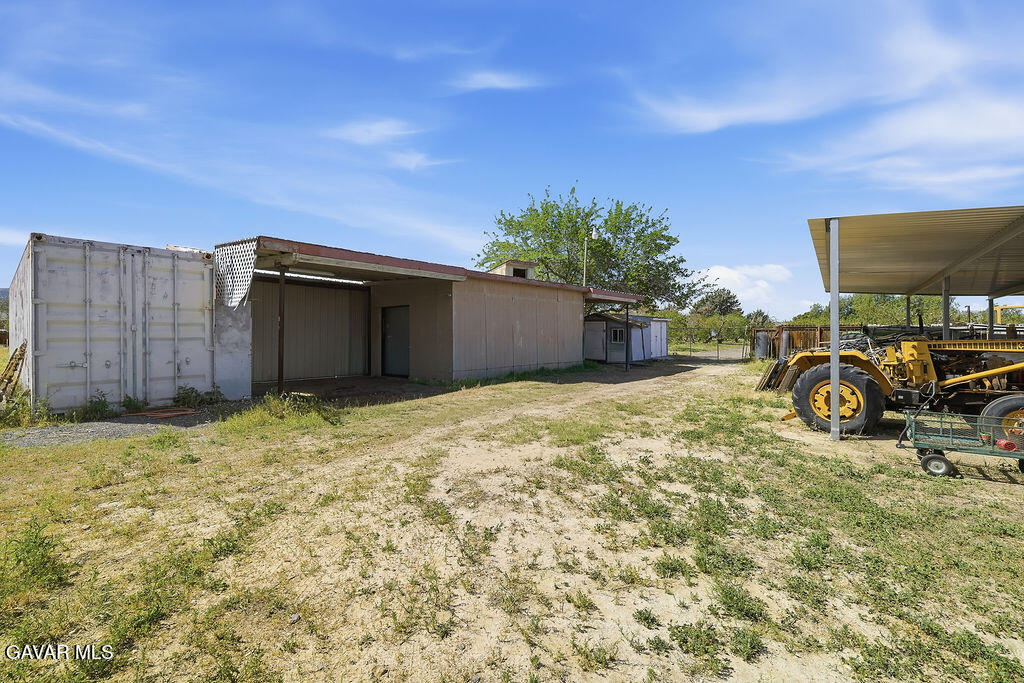 7624 E Avenue U Property Photo 32