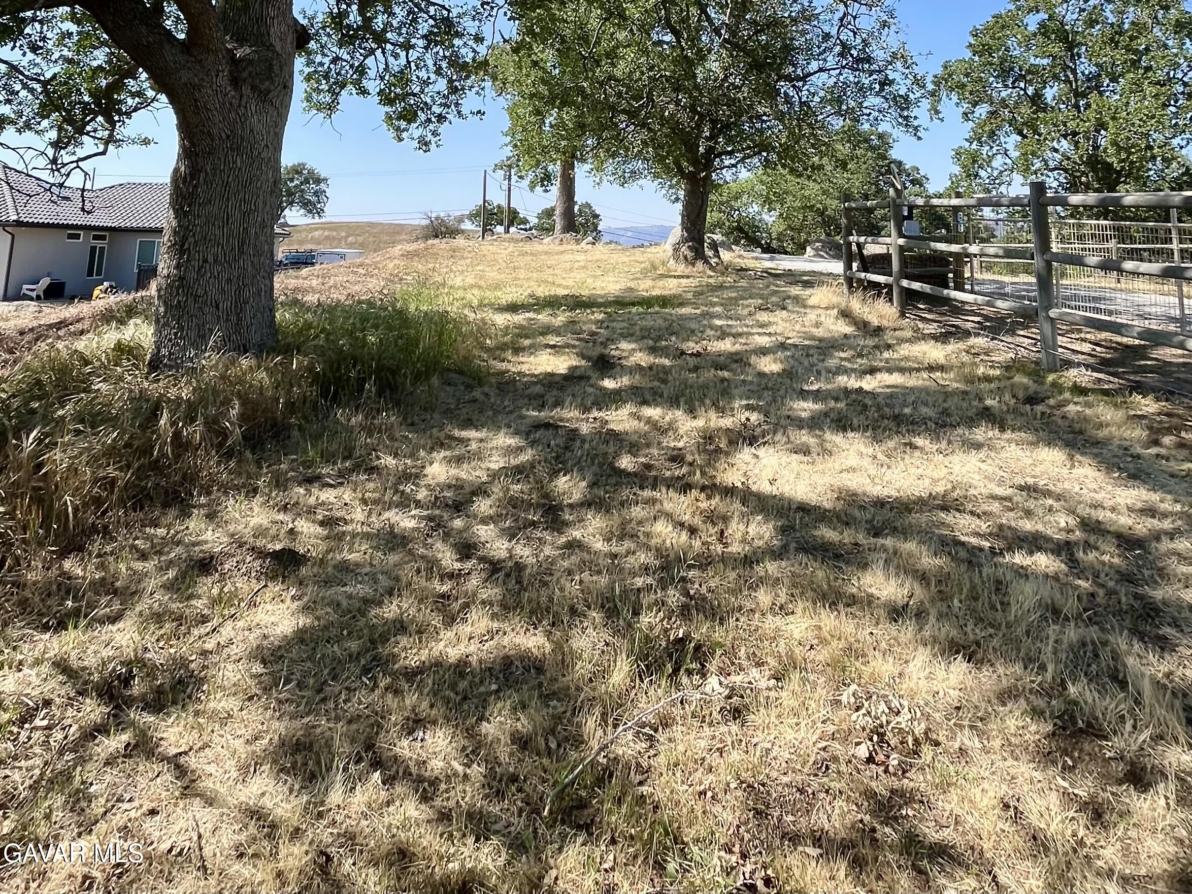 Horsethief Drive Property Photo 6