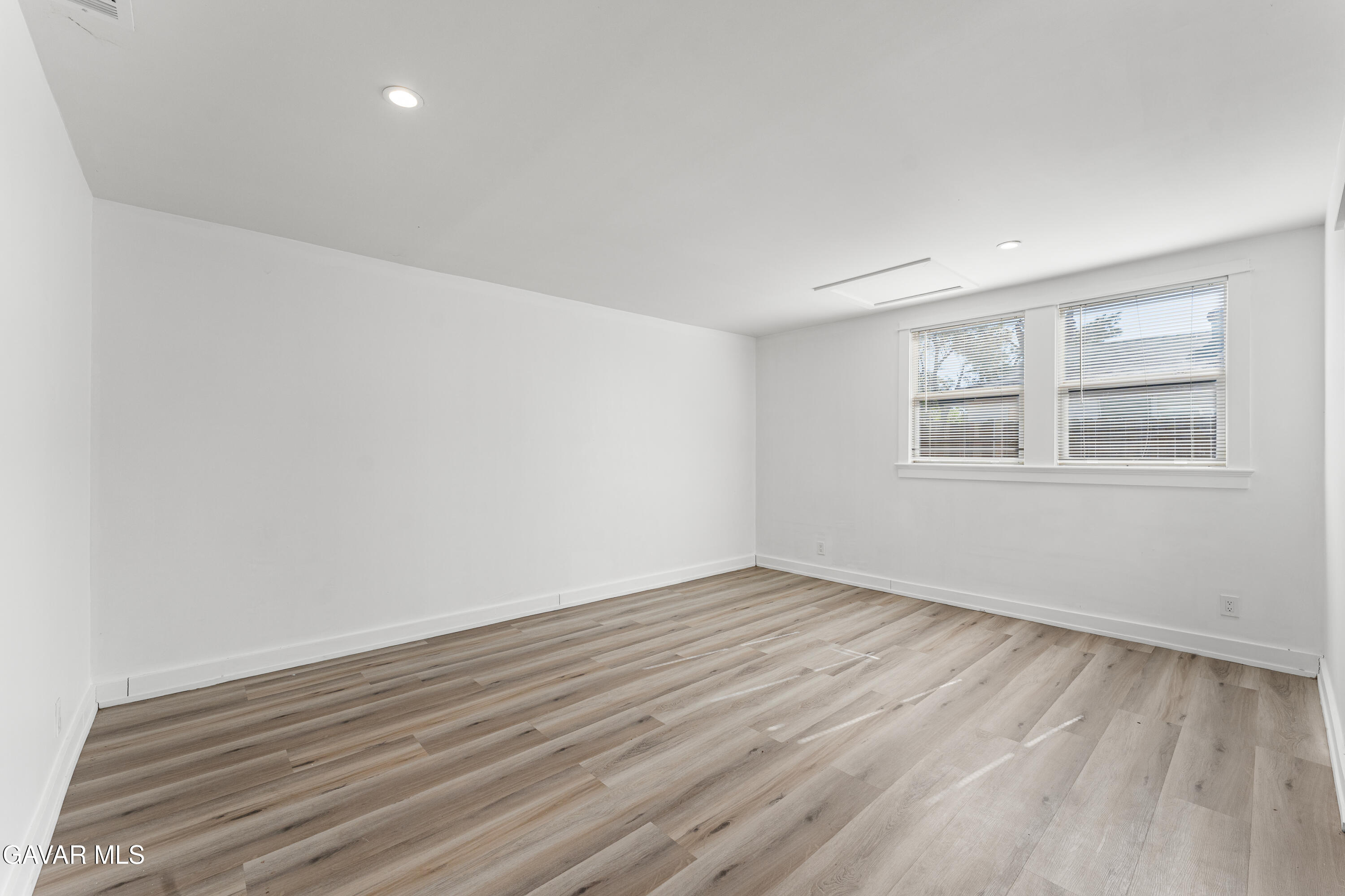 232 E Avenue P5 Property Photo 19