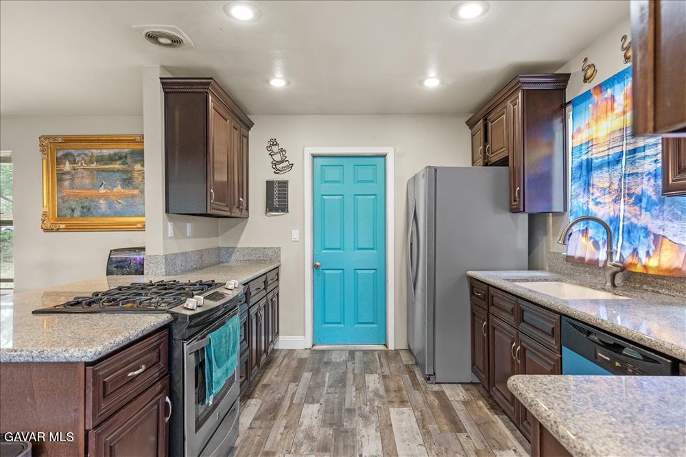 20924 Brentwood Drive Property Photo 8