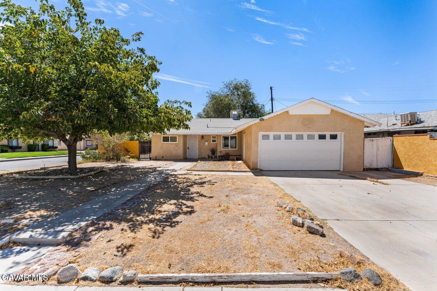 45303 6th Property Photo 3