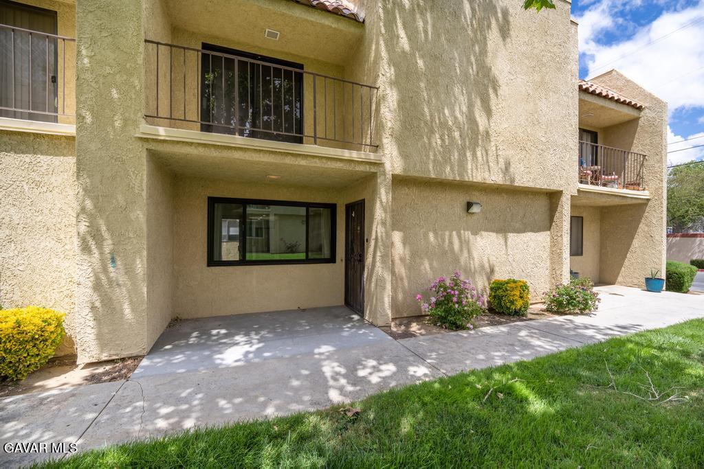 44200 Kingtree Avenue, Unit 16 Property Photo 2