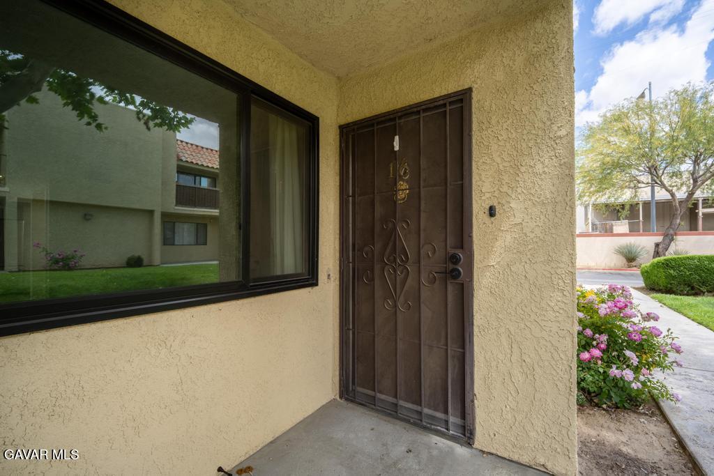 44200 Kingtree Avenue, Unit 16 Property Photo 3