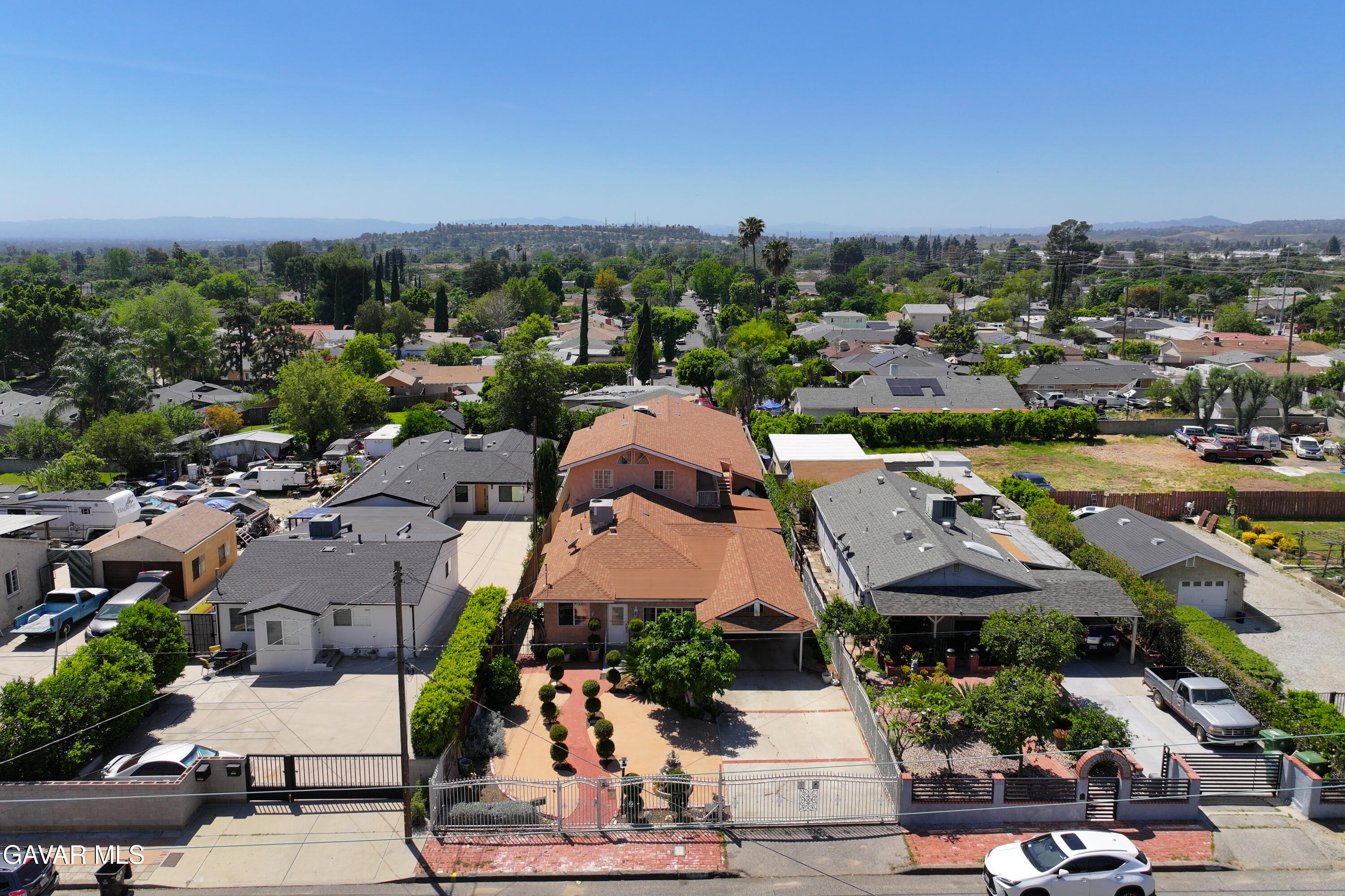 13007 Glenoaks Boulevard Property Photo 1