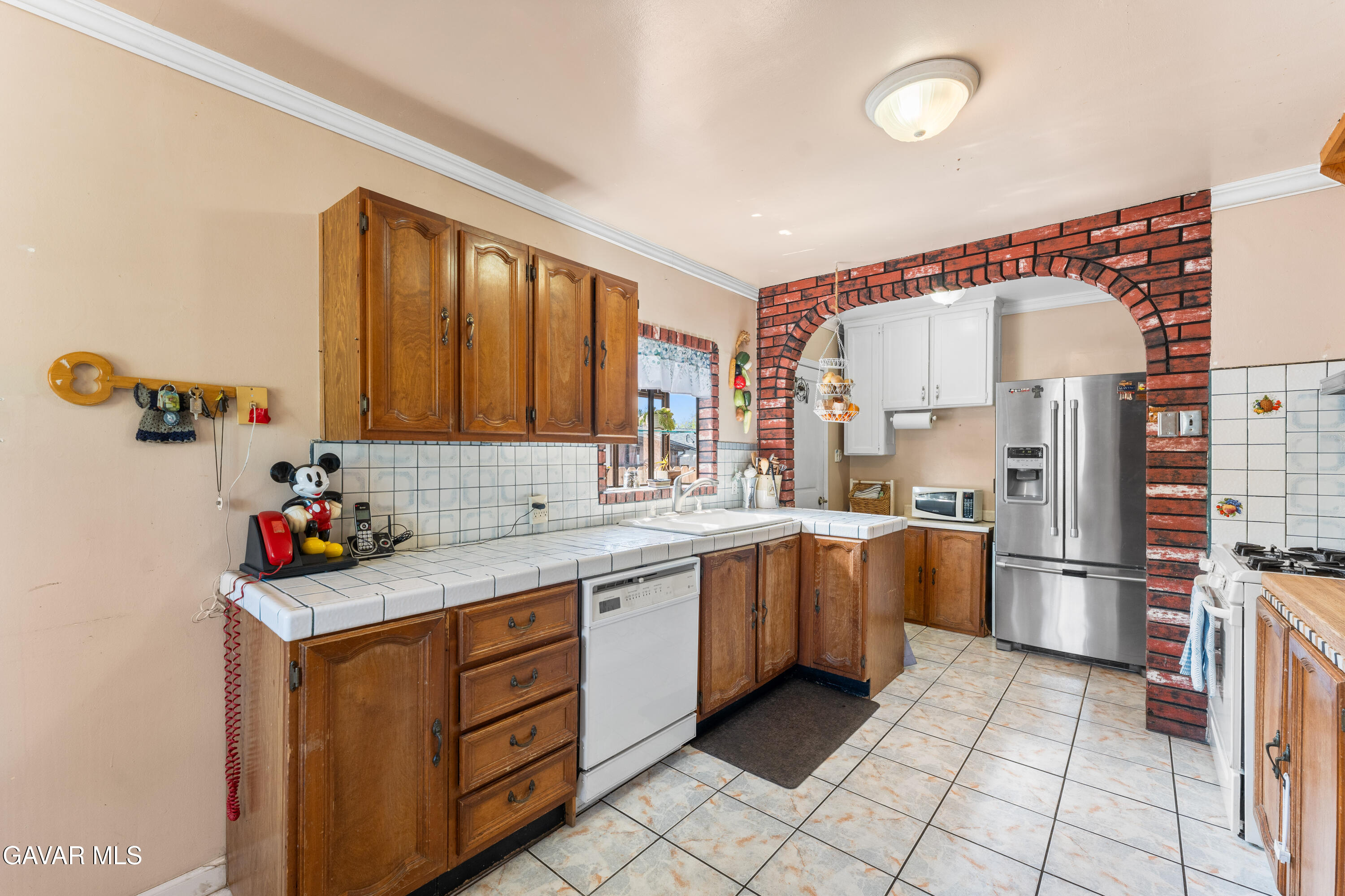 13007 Glenoaks Boulevard Property Photo 15