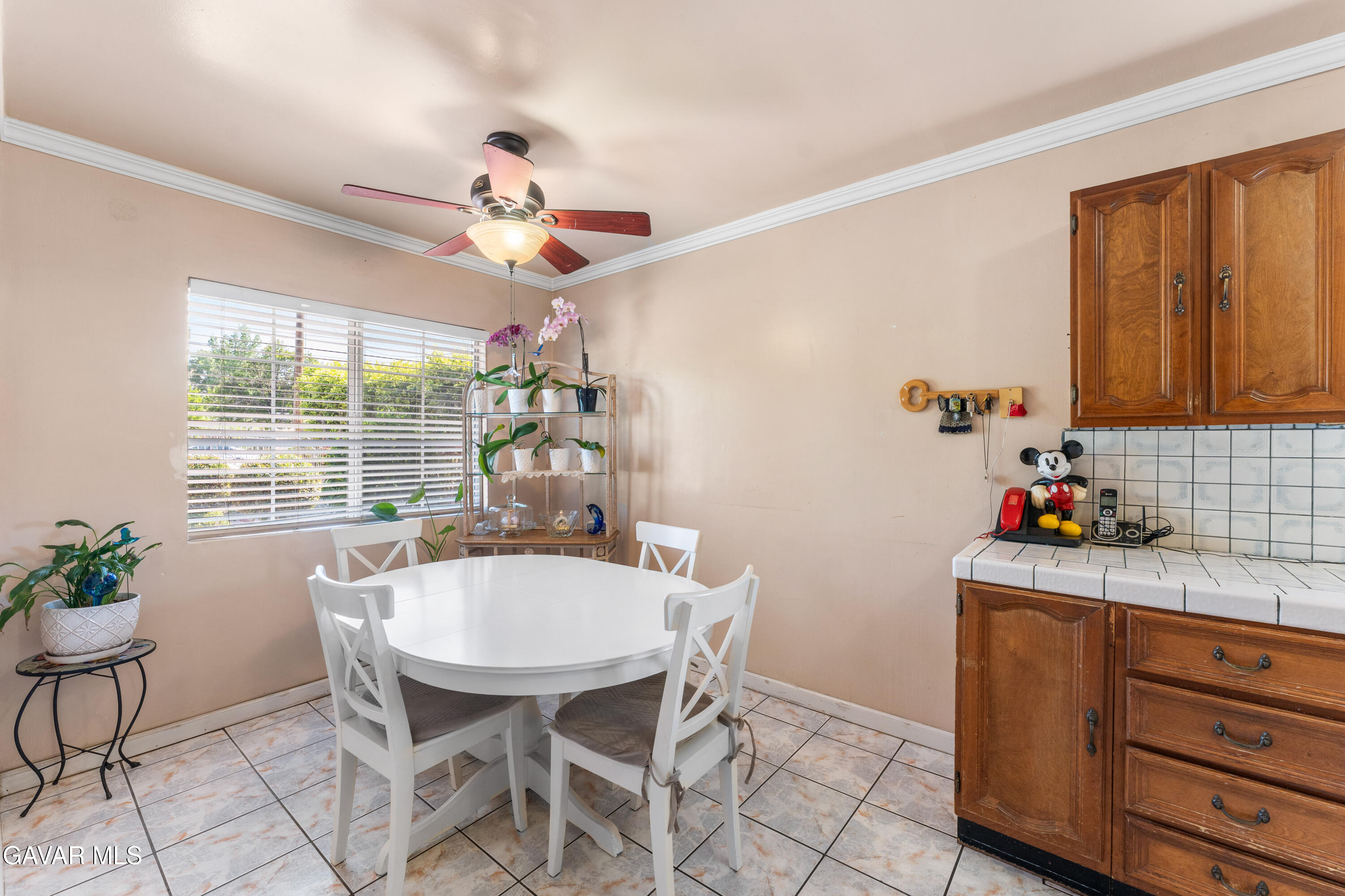 13007 Glenoaks Boulevard Property Photo 16