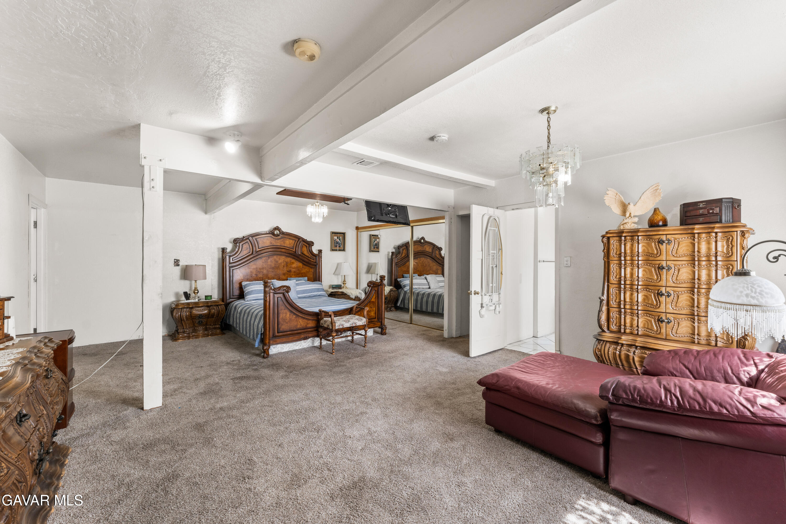 13007 Glenoaks Boulevard Property Photo 20