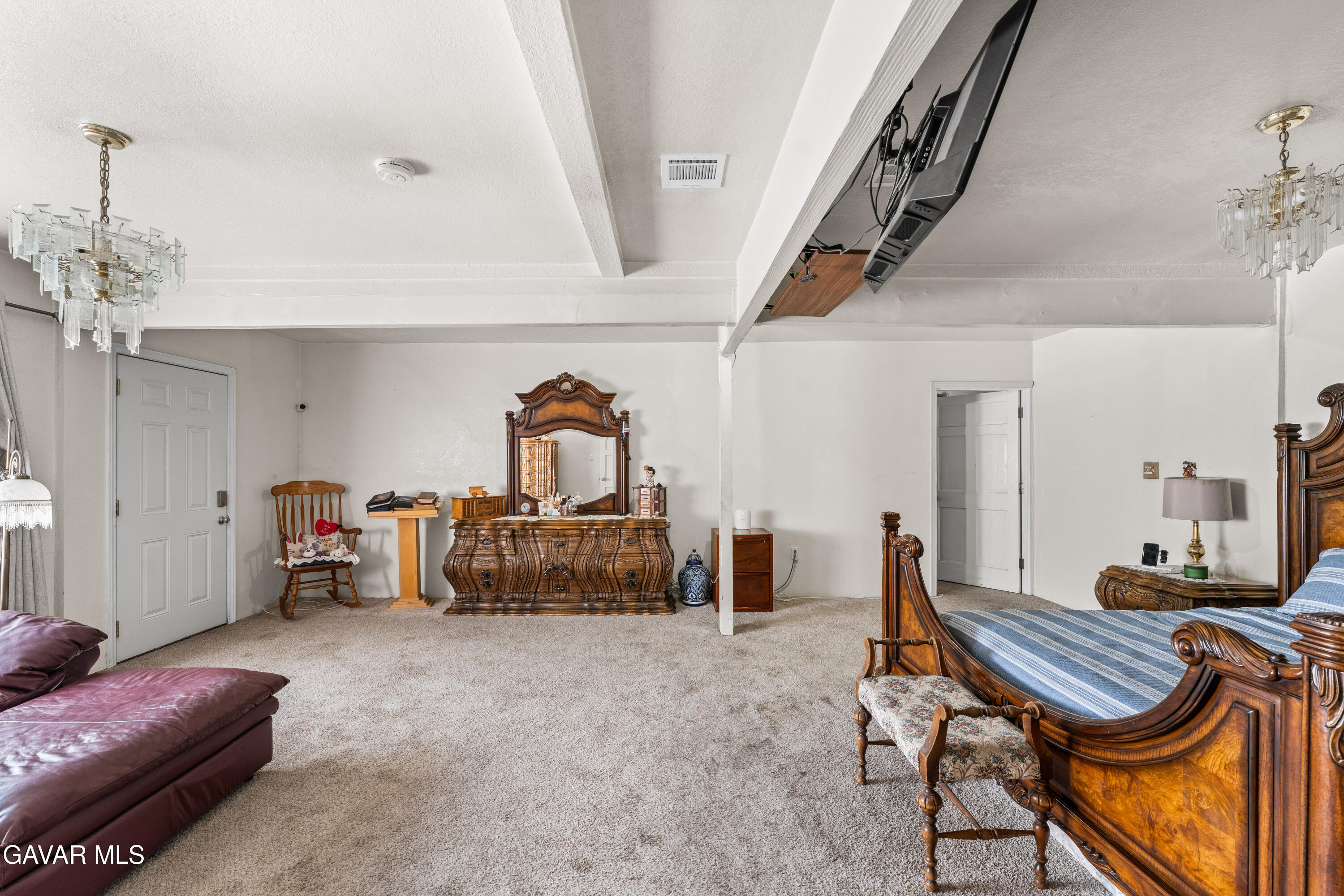 13007 Glenoaks Boulevard Property Photo 21