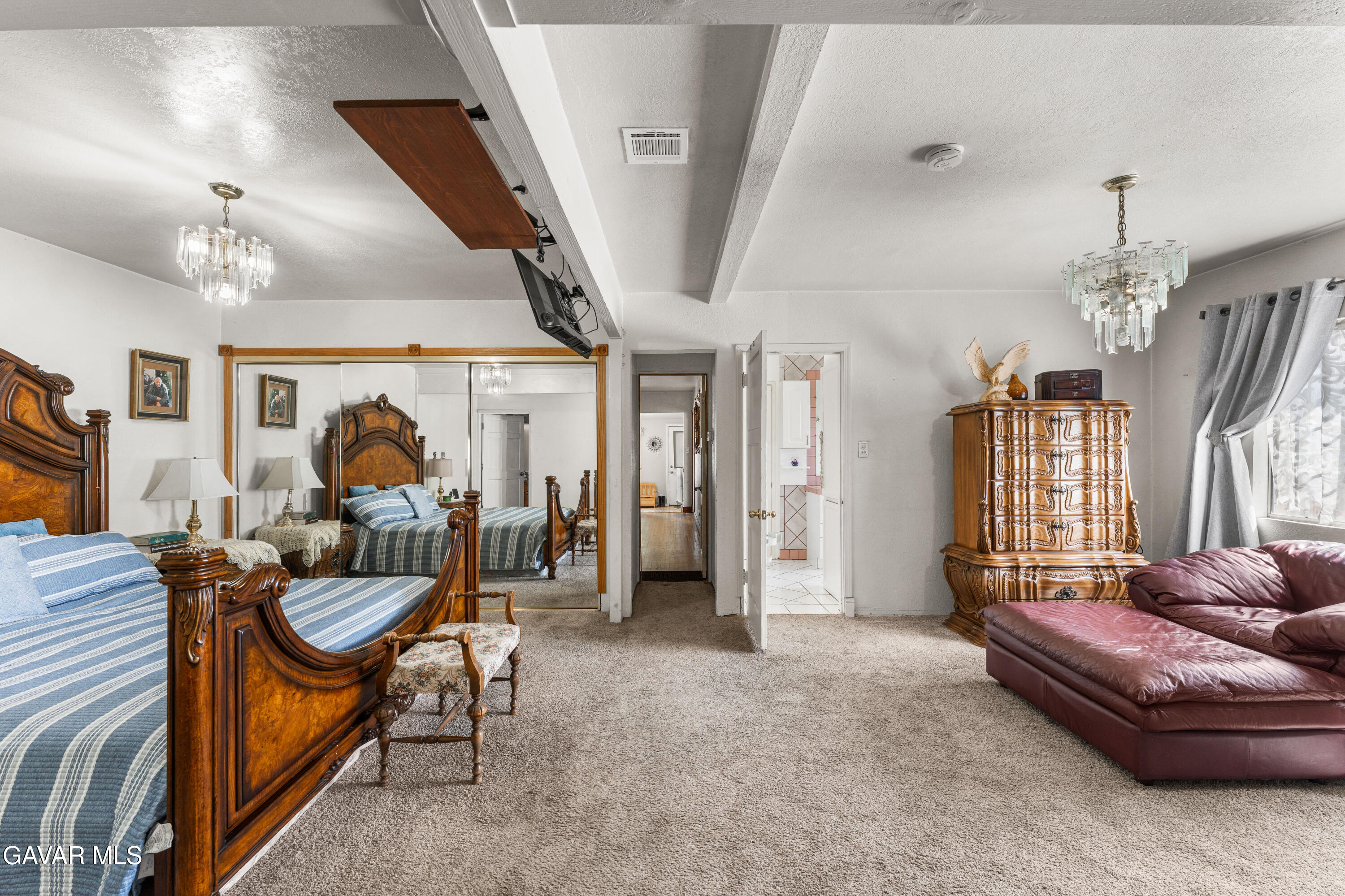 13007 Glenoaks Boulevard Property Photo 22