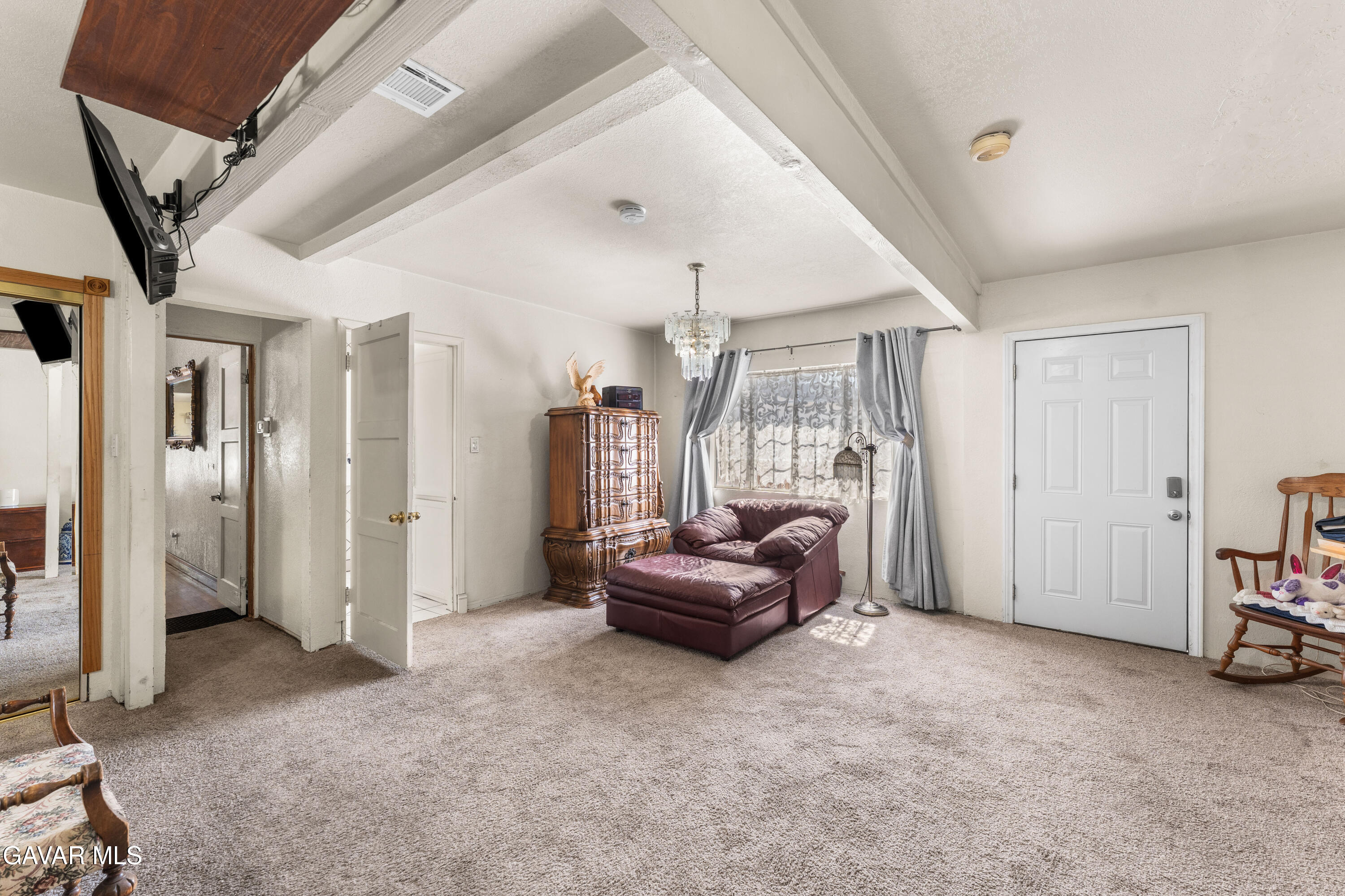 13007 Glenoaks Boulevard Property Photo 23