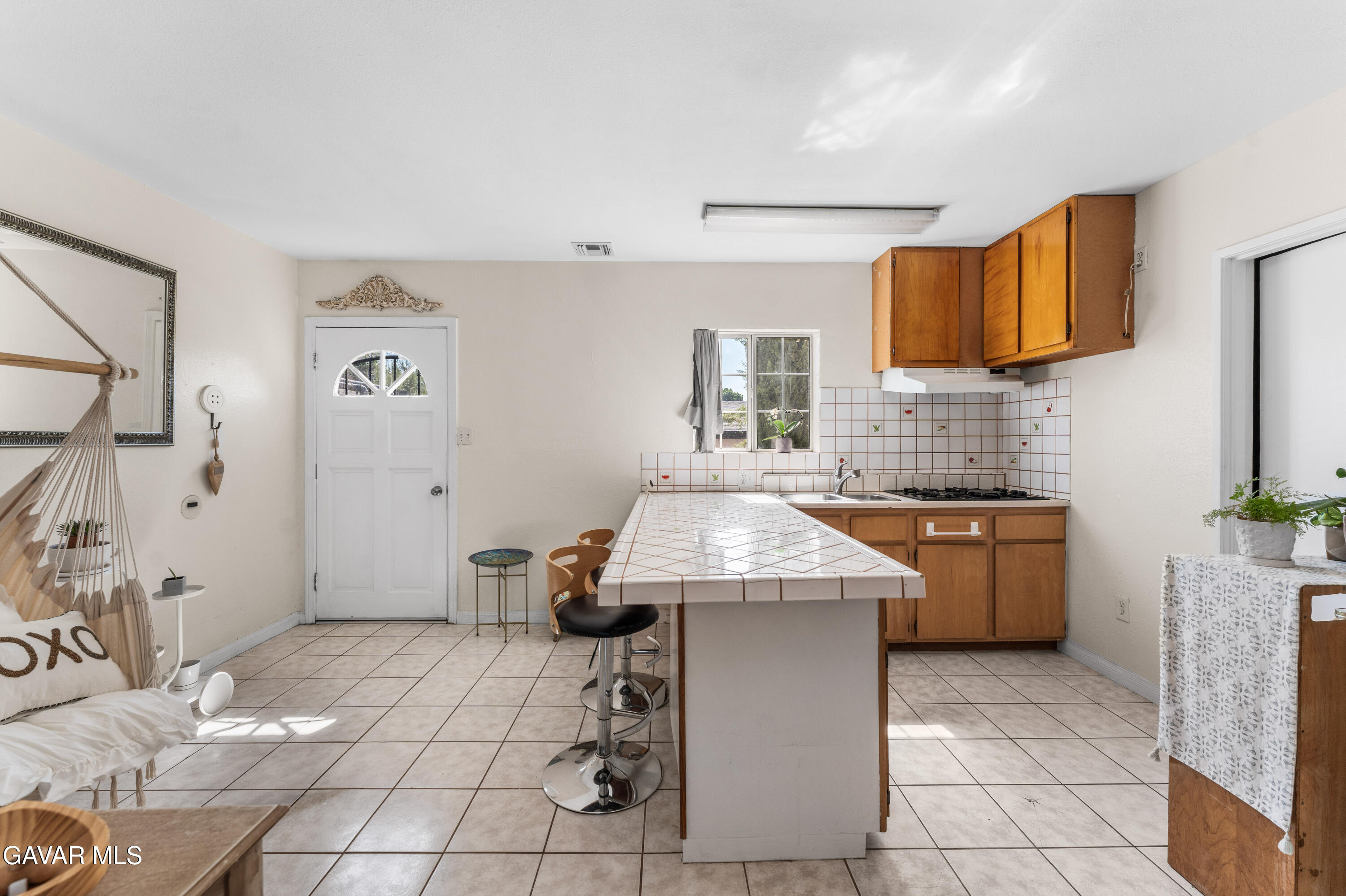 13007 Glenoaks Boulevard Property Photo 34