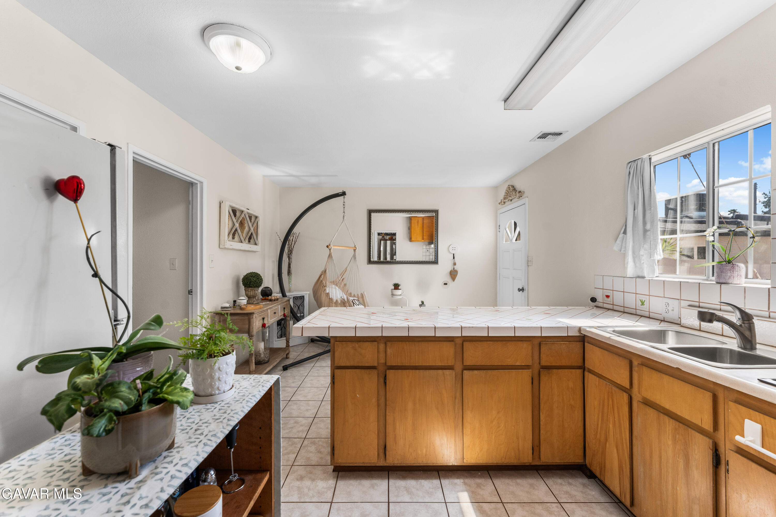 13007 Glenoaks Boulevard Property Photo 40