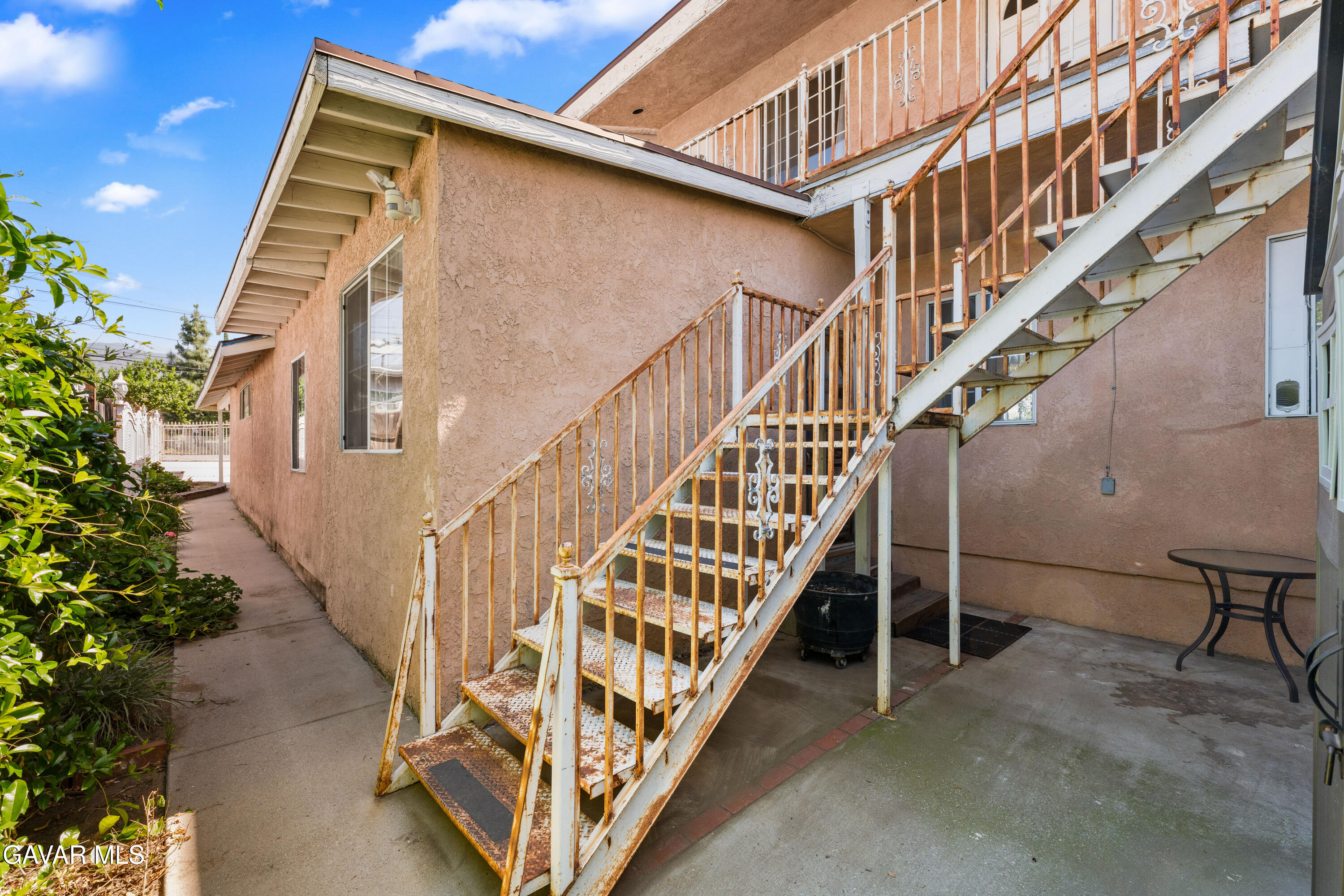 13007 Glenoaks Boulevard Property Photo 49