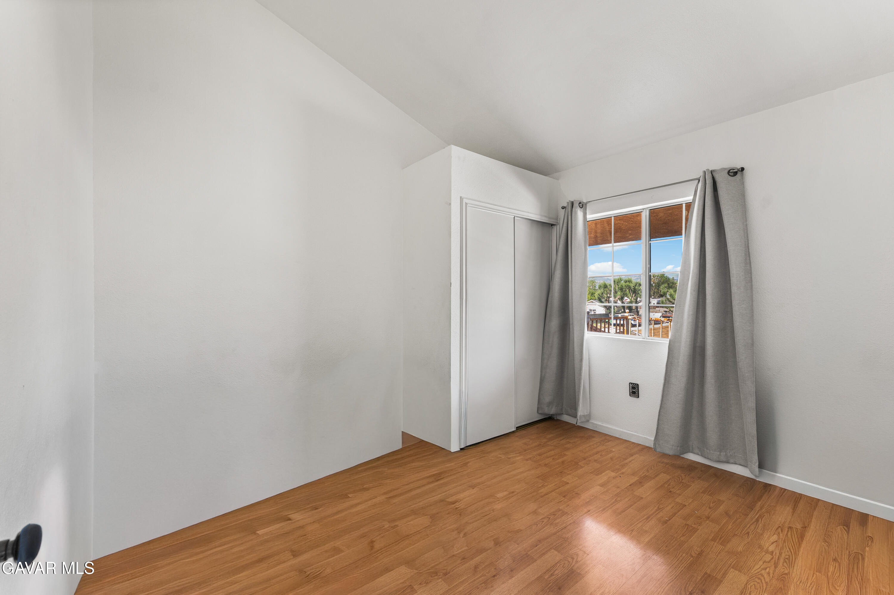 13007 Glenoaks Boulevard Property Photo 64