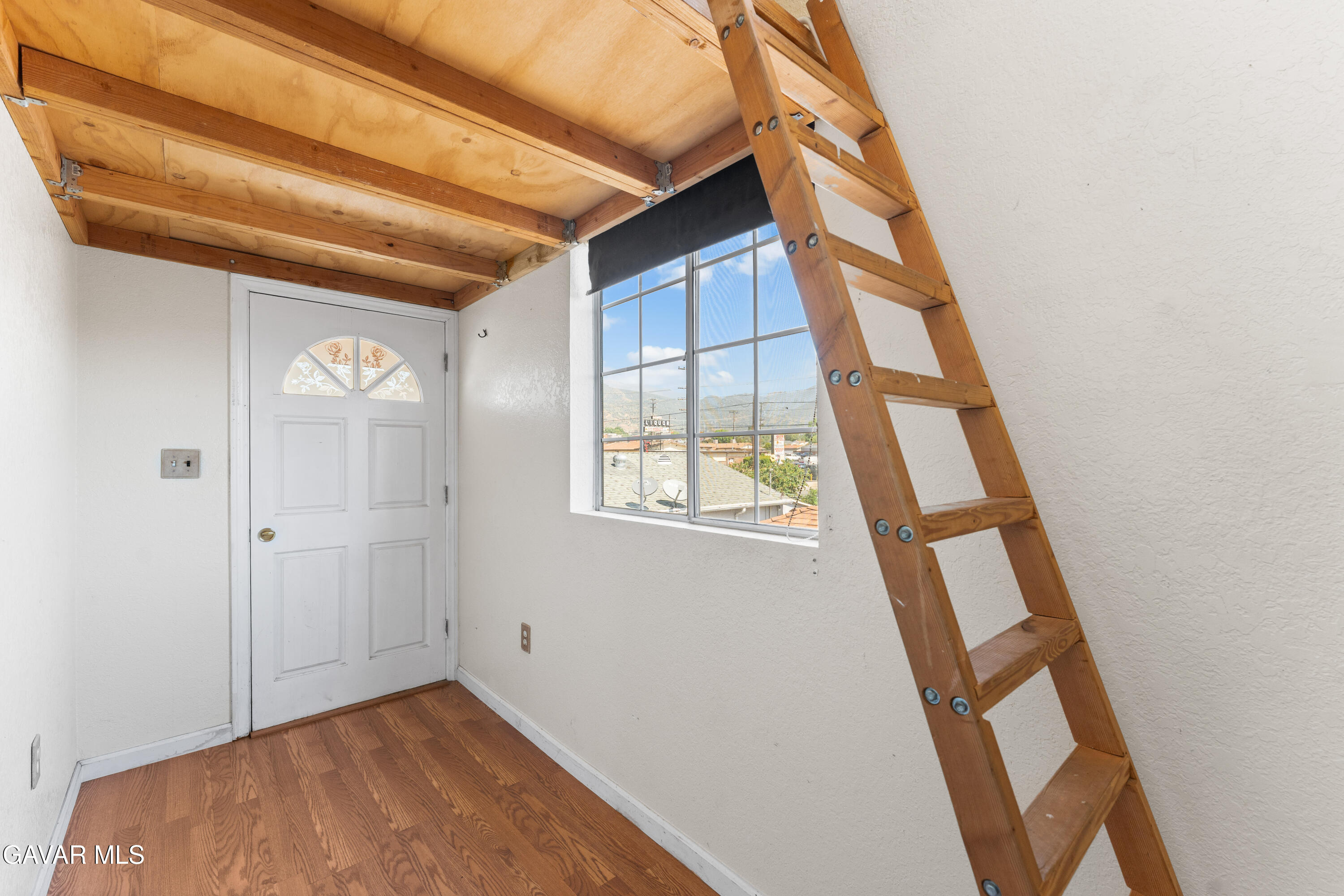 13007 Glenoaks Boulevard Property Photo 67