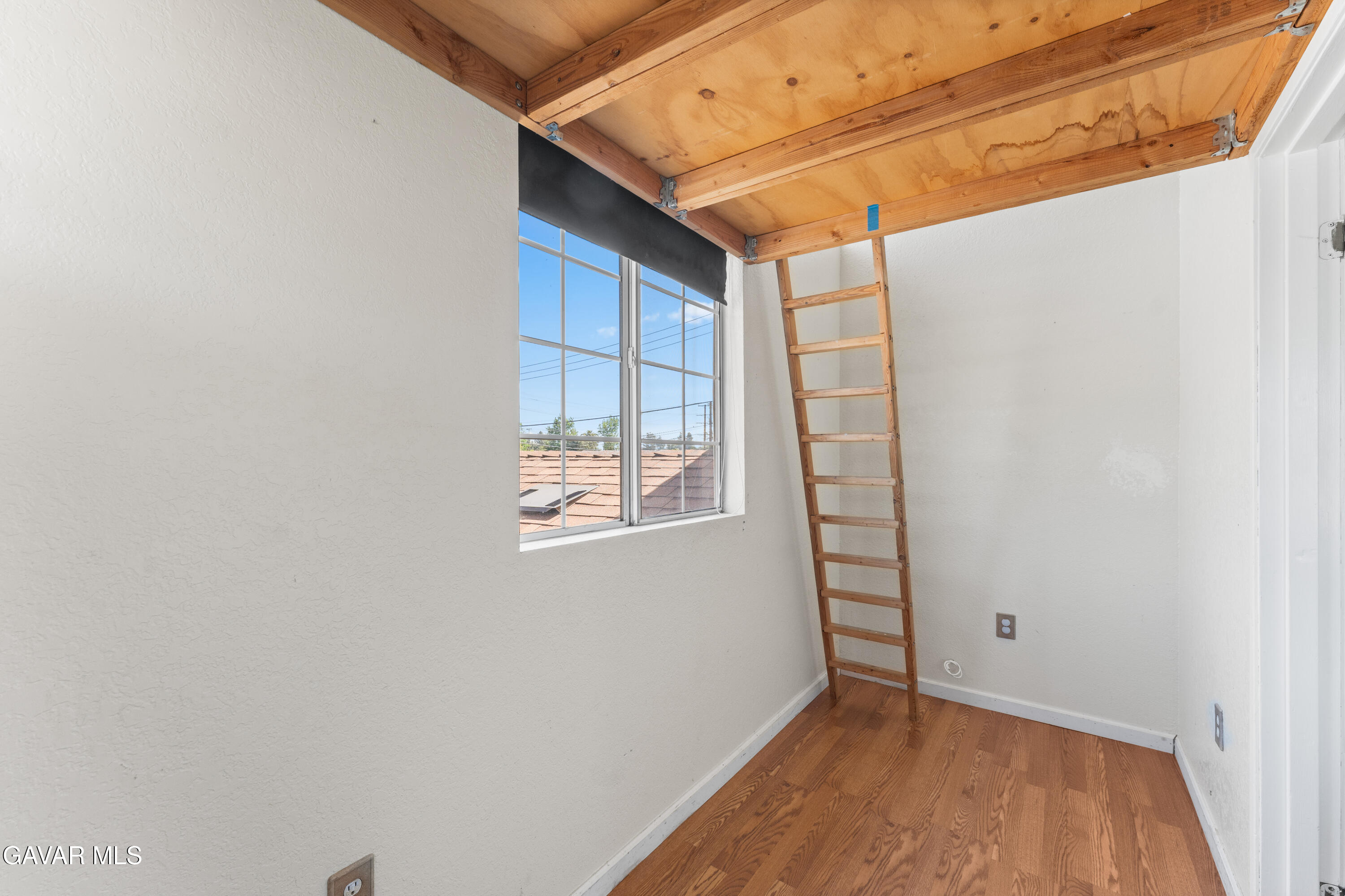13007 Glenoaks Boulevard Property Photo 68
