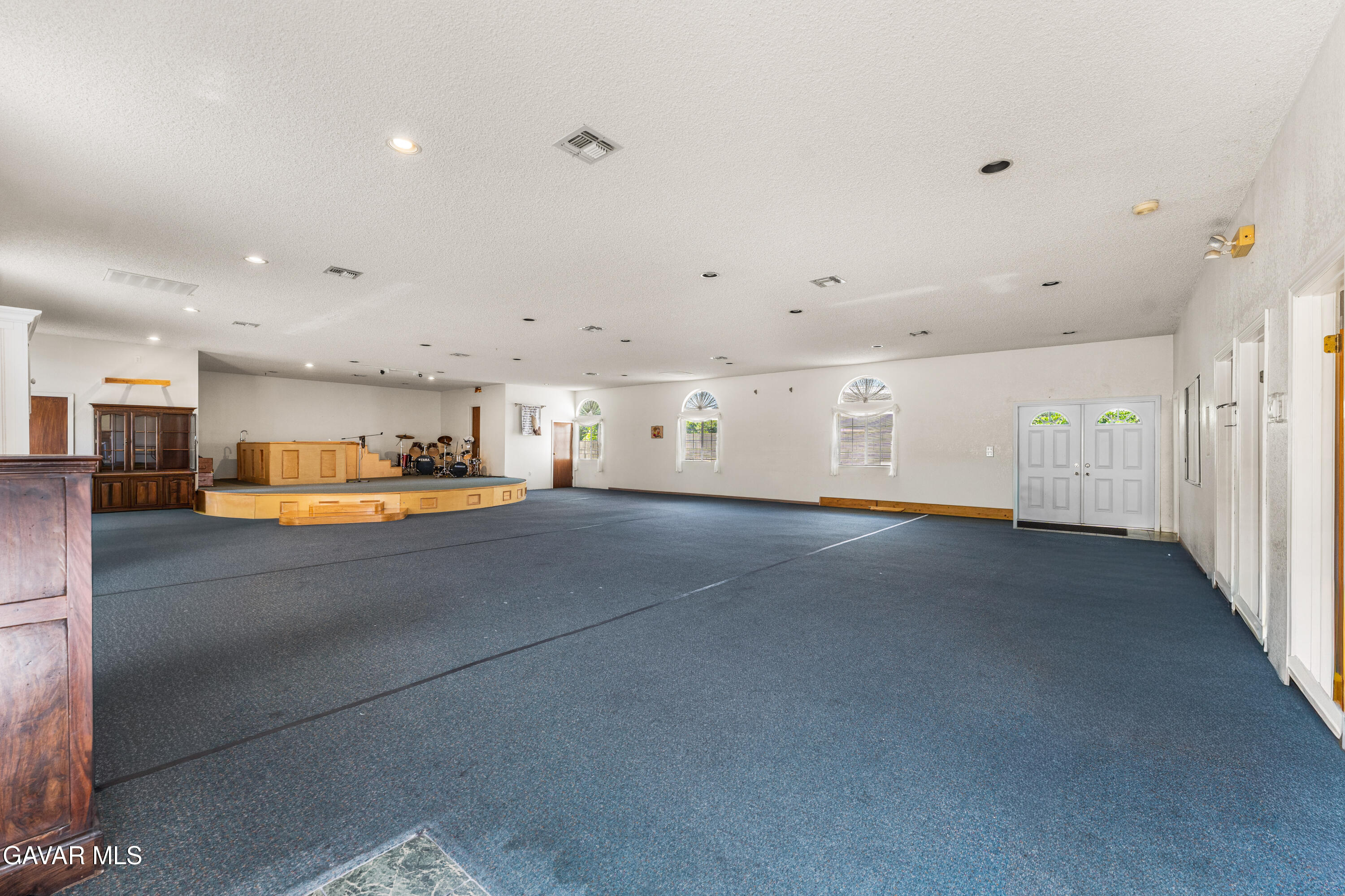 13007 Glenoaks Boulevard Property Photo 70