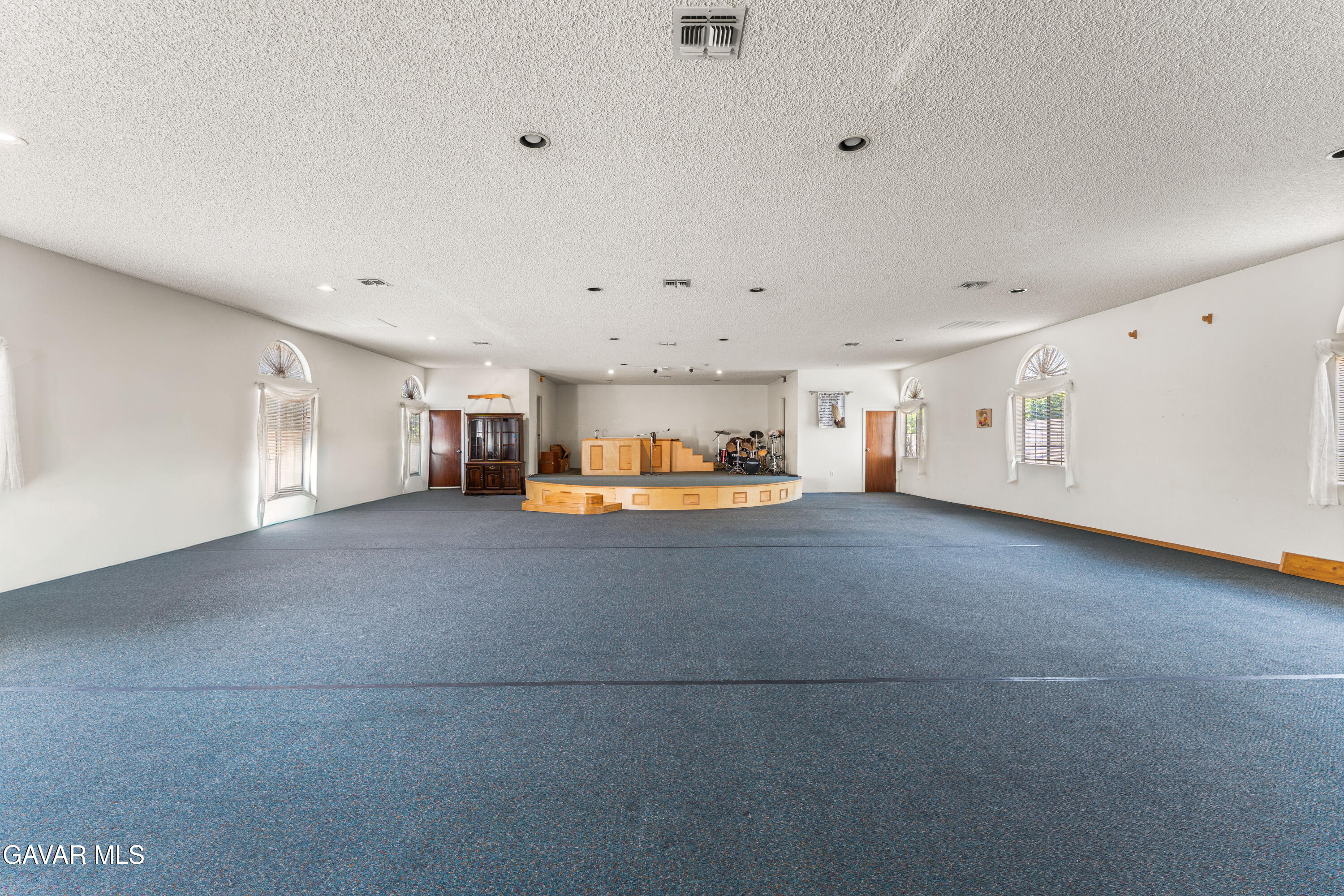 13007 Glenoaks Boulevard Property Photo 71
