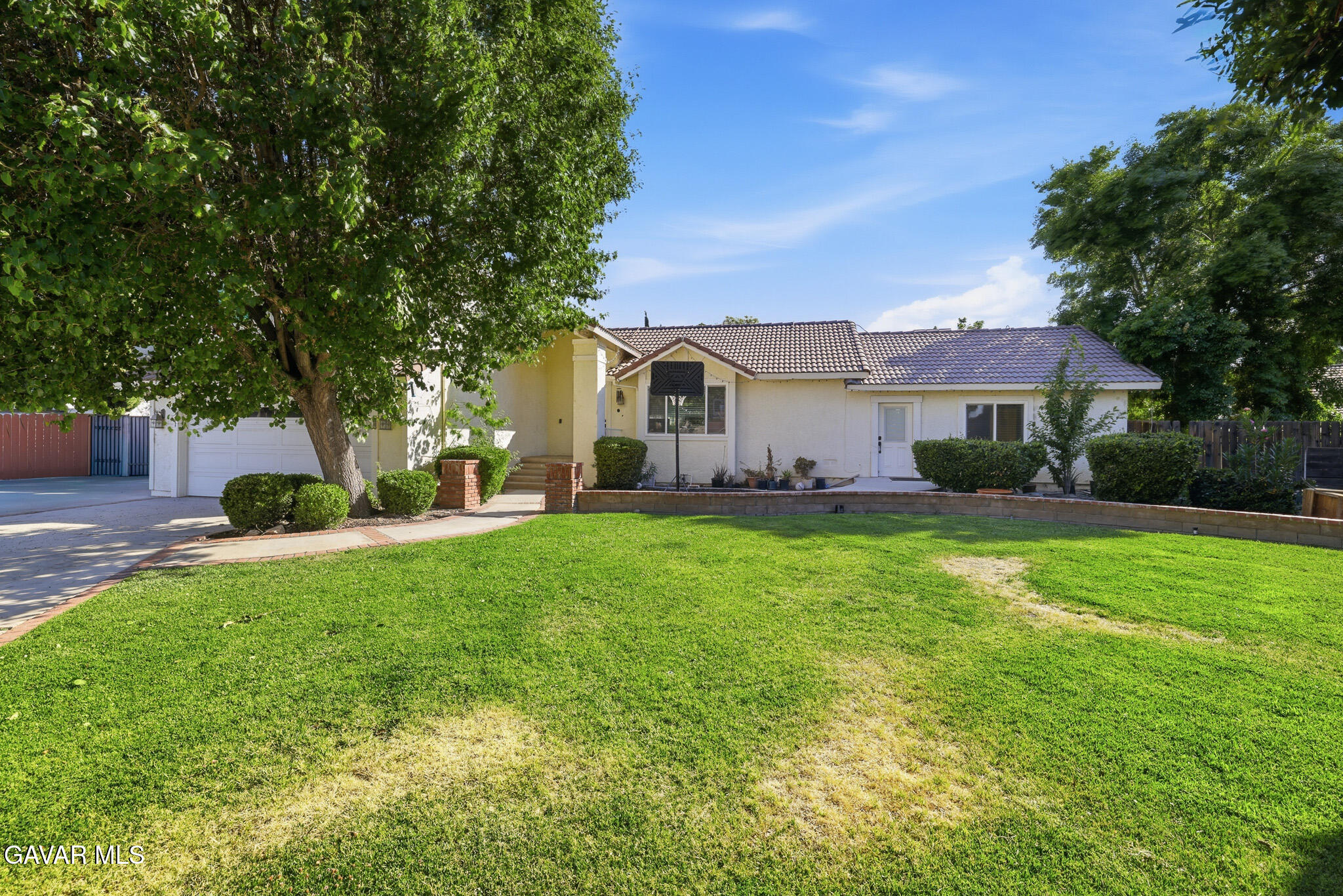 39331 Thames Court Property Photo 2