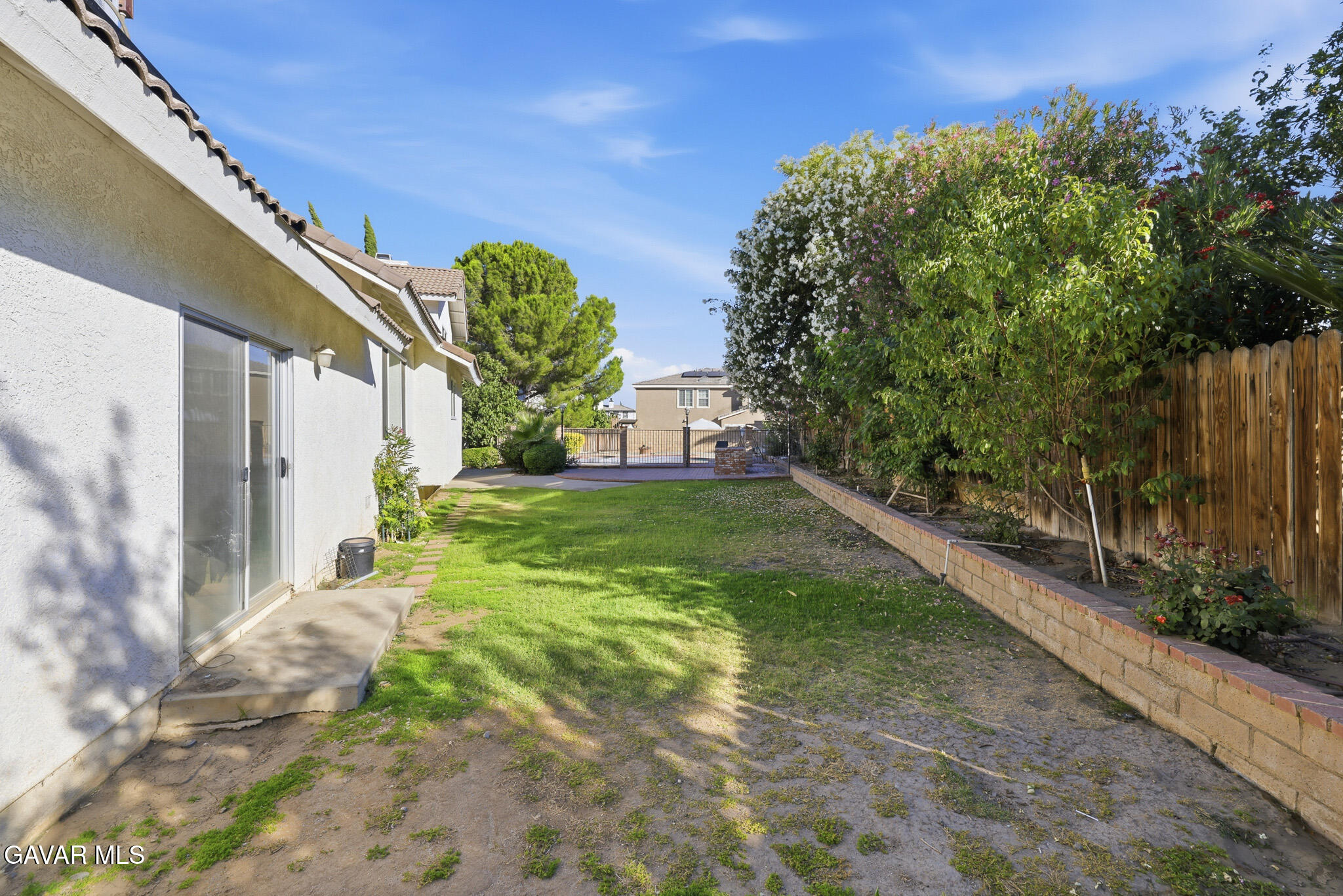 39331 Thames Court Property Photo 6