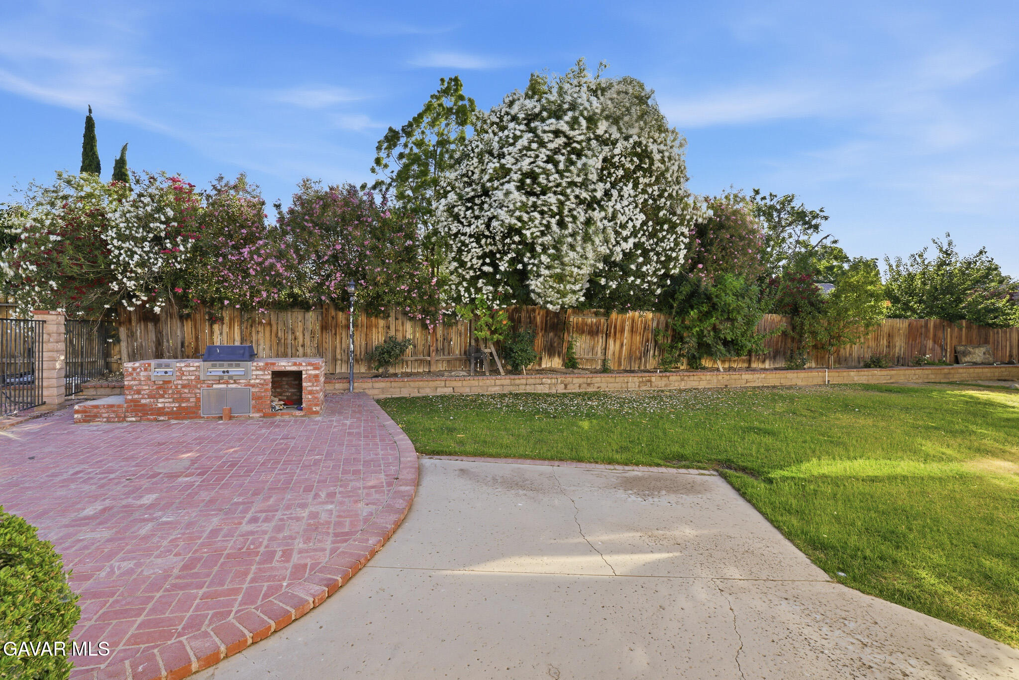 39331 Thames Court Property Photo 9