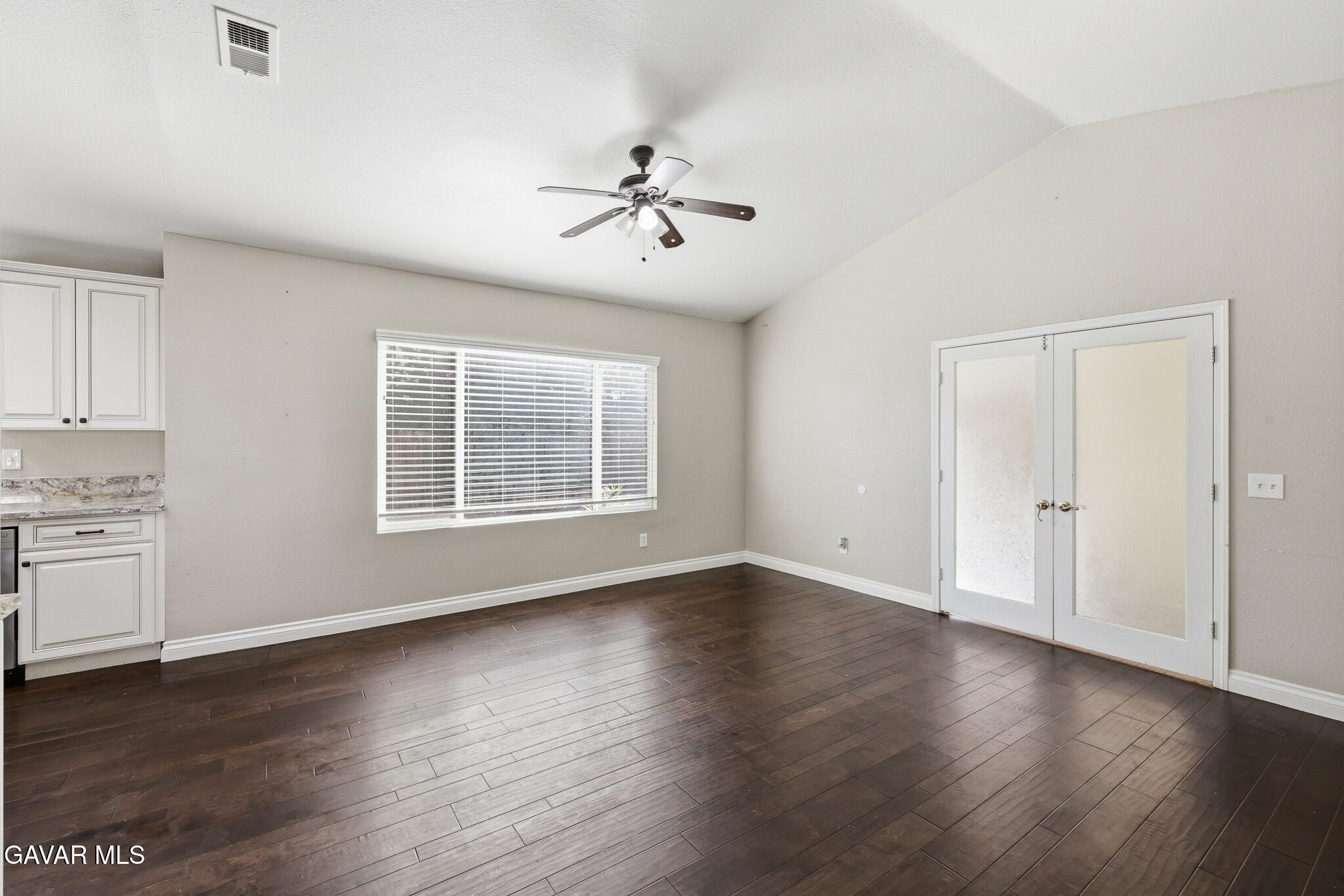 39331 Thames Court Property Photo 15
