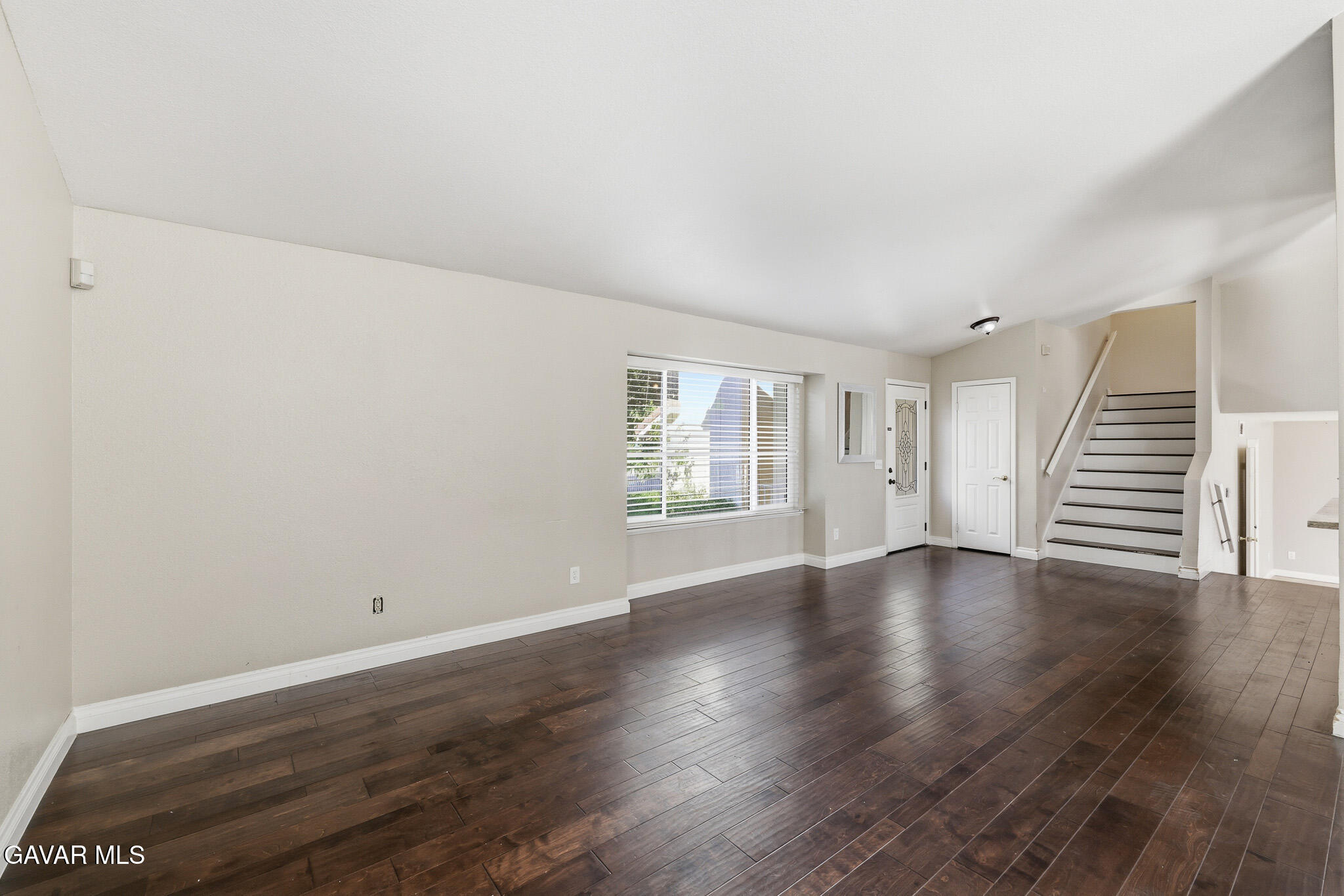 39331 Thames Court Property Photo 17