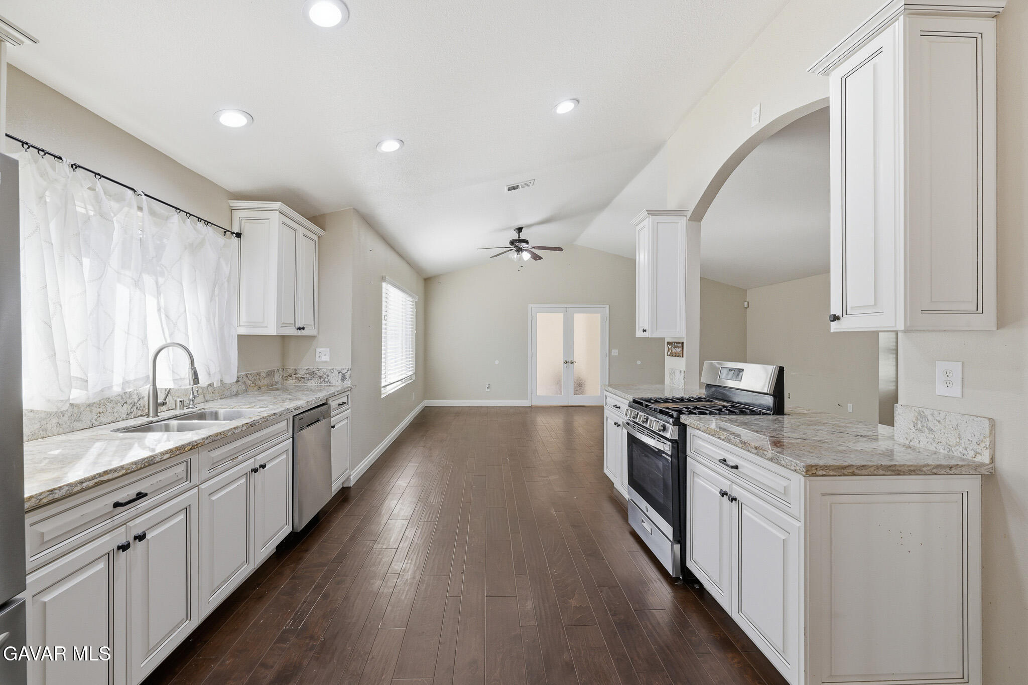 39331 Thames Court Property Photo 21