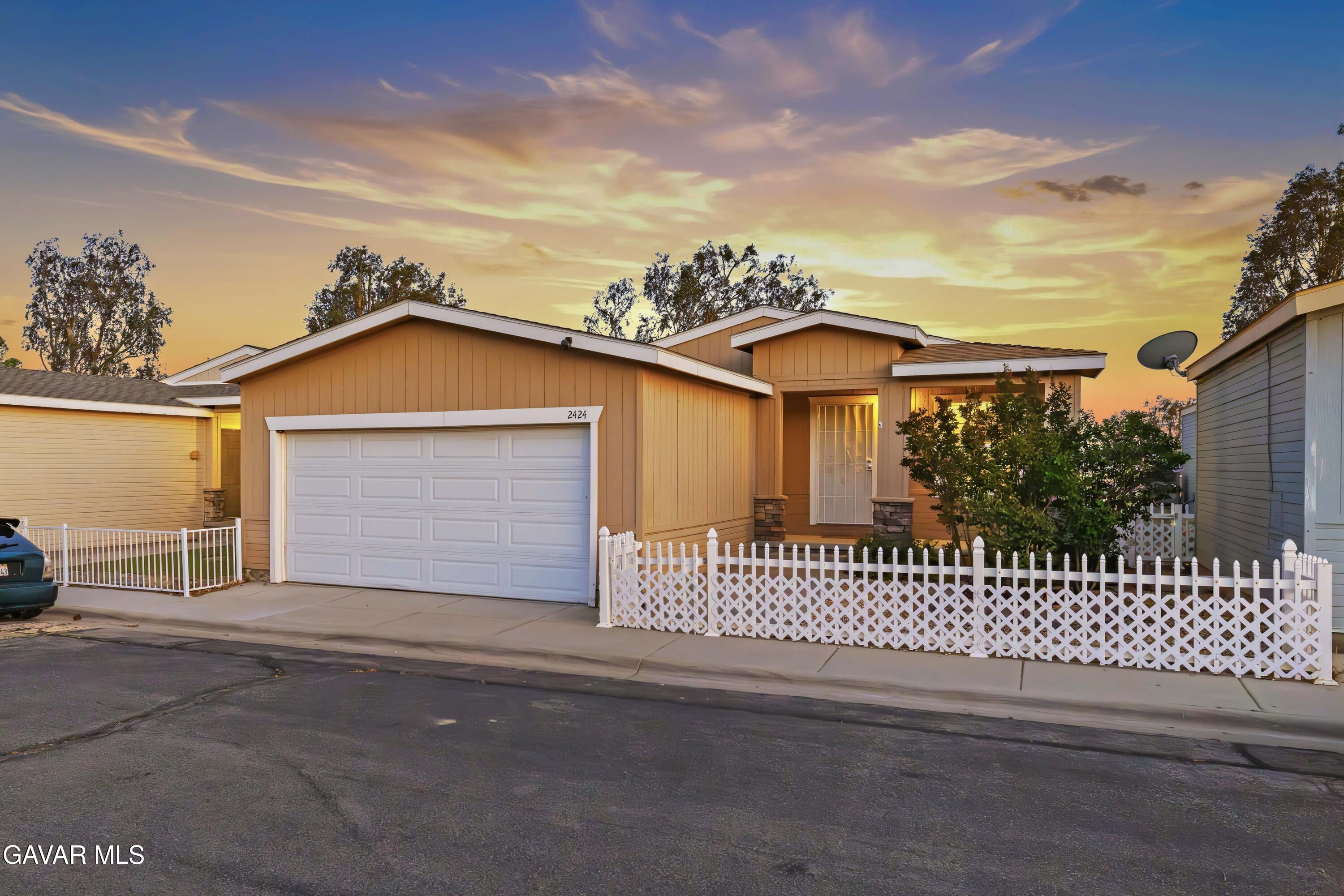26003881 Property Photo 1
