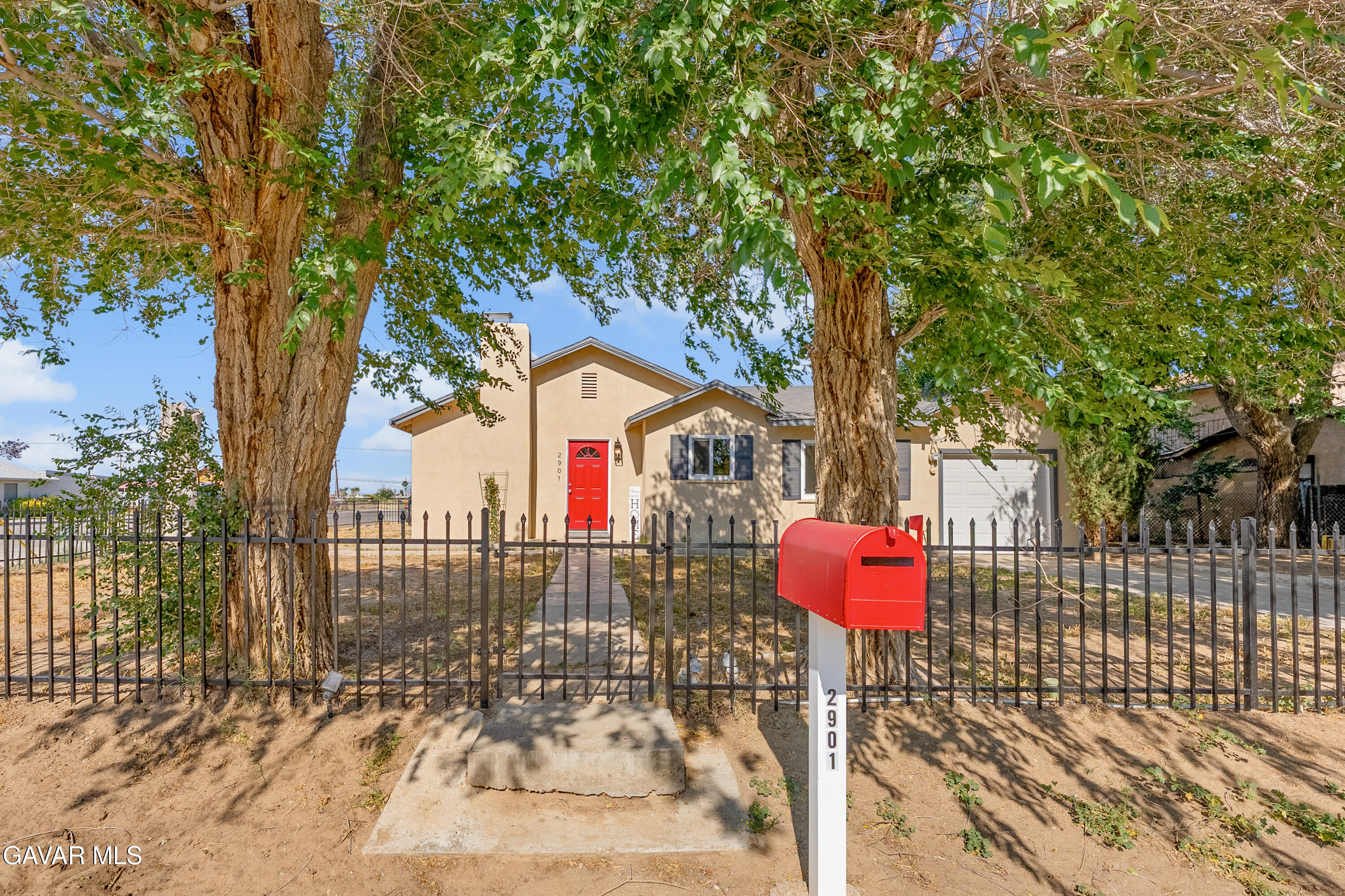2901 Desert Street Property Photo 2