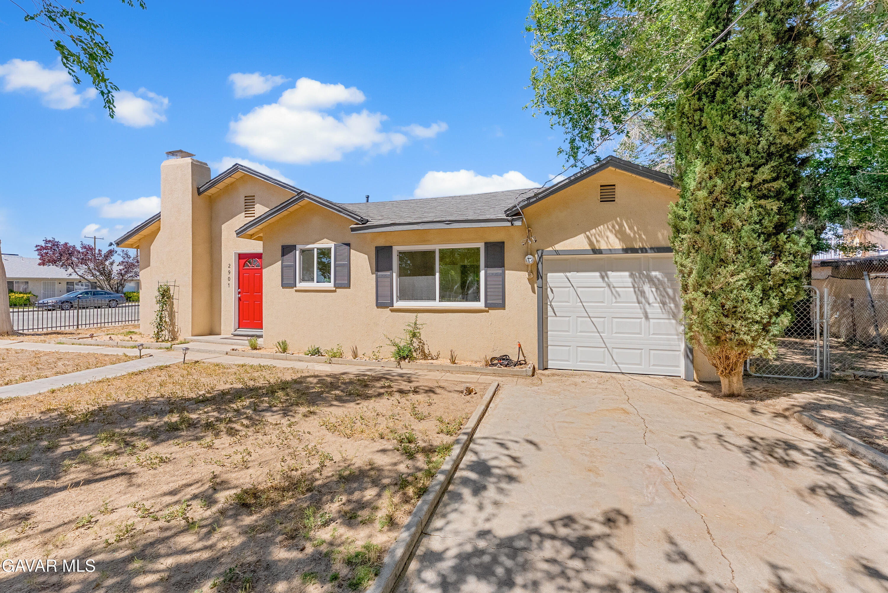 2901 Desert Street Property Photo 3