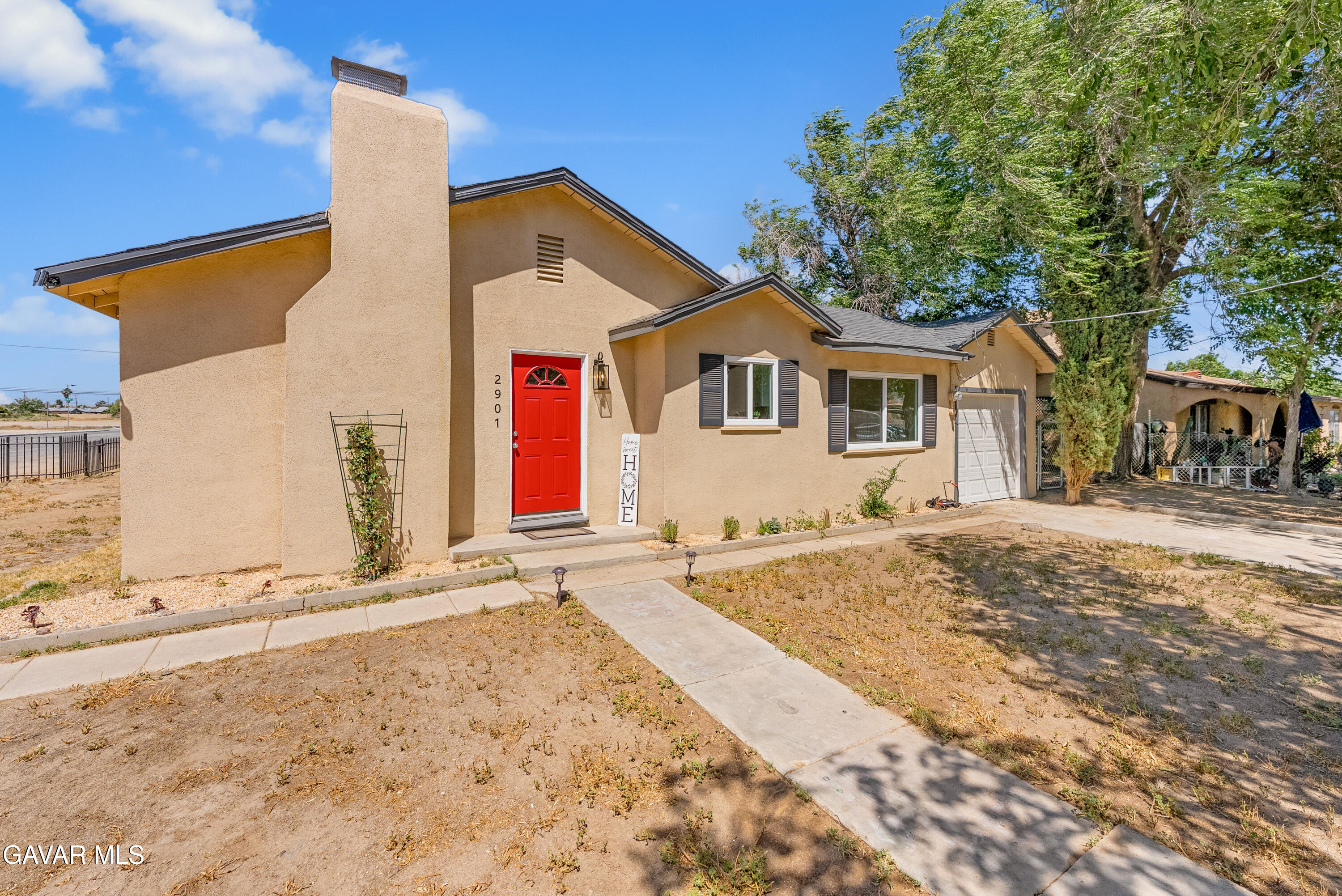 2901 Desert Street Property Photo 4