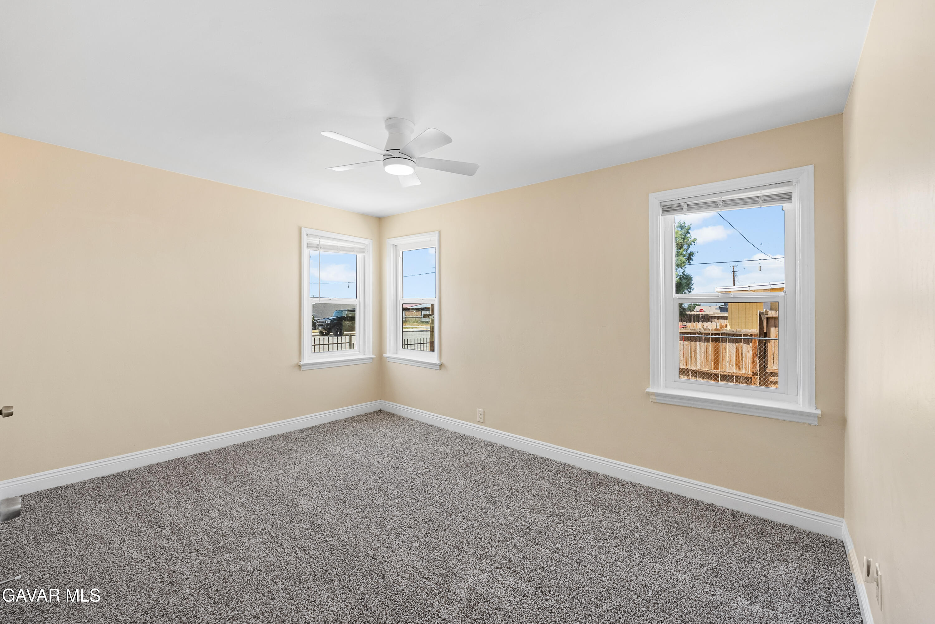 2901 Desert Street Property Photo 14