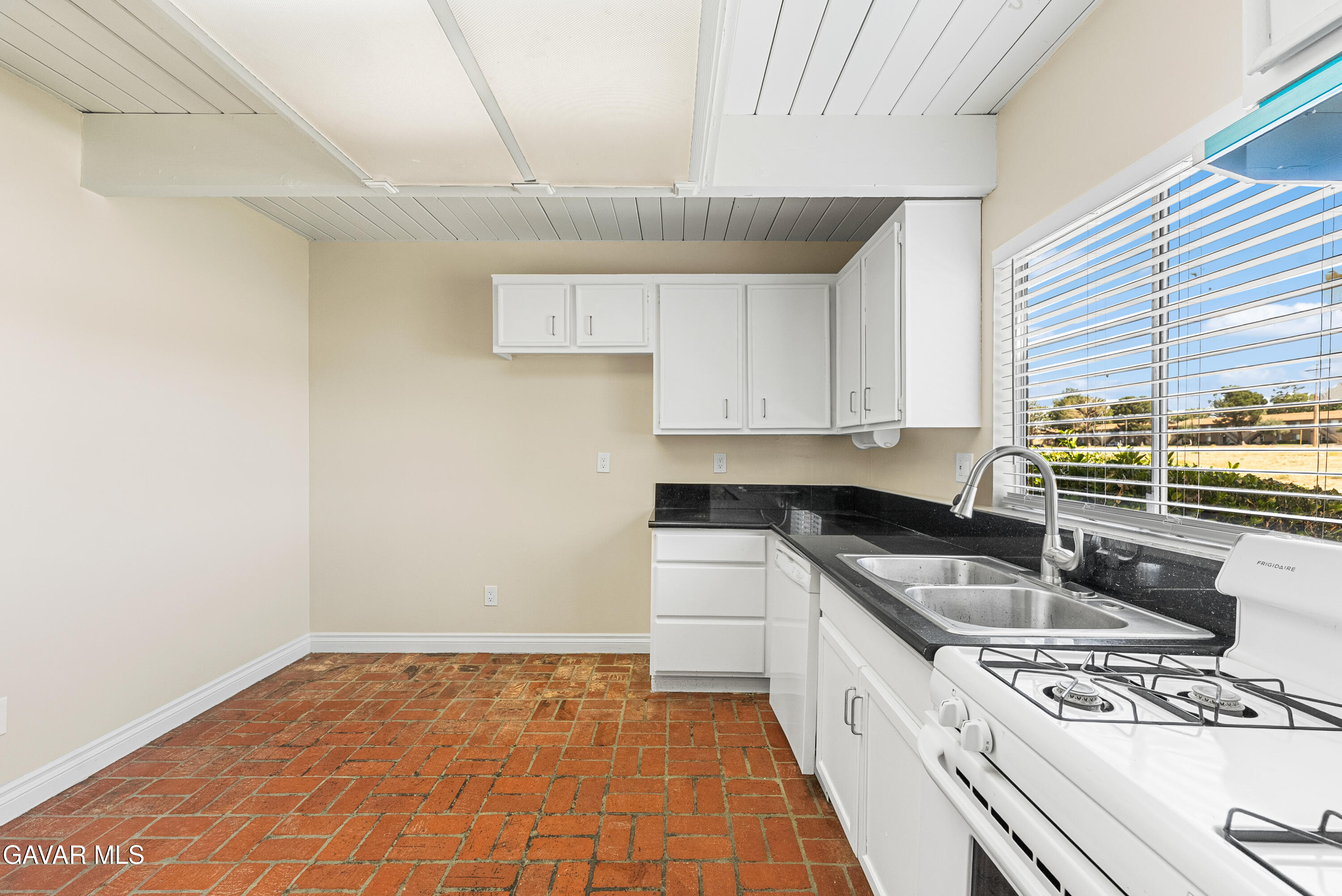 43629 Stanridge Avenue Property Photo 16