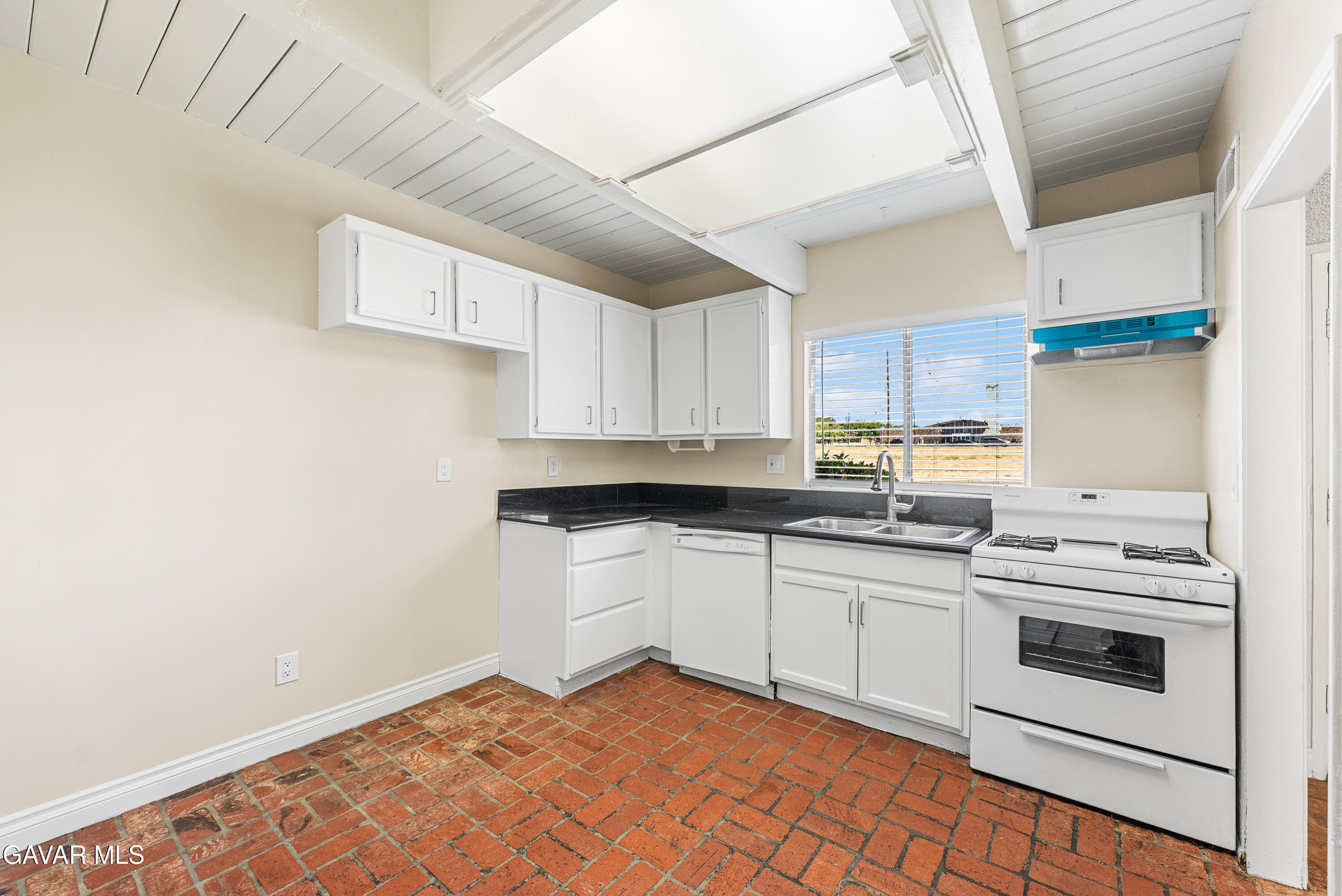43629 Stanridge Avenue Property Photo 18