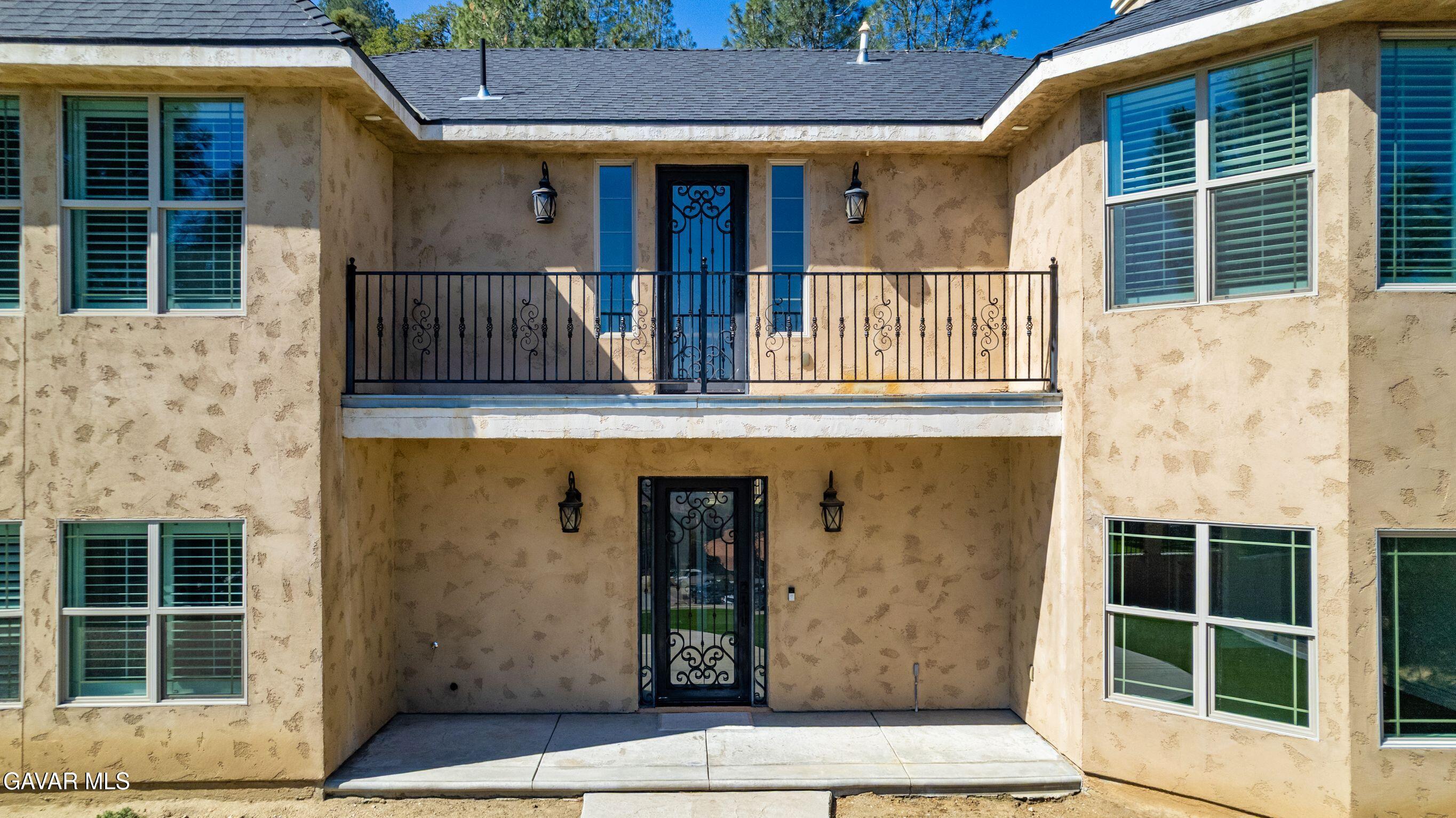 21824 Sunnybrook Drive Property Photo 4