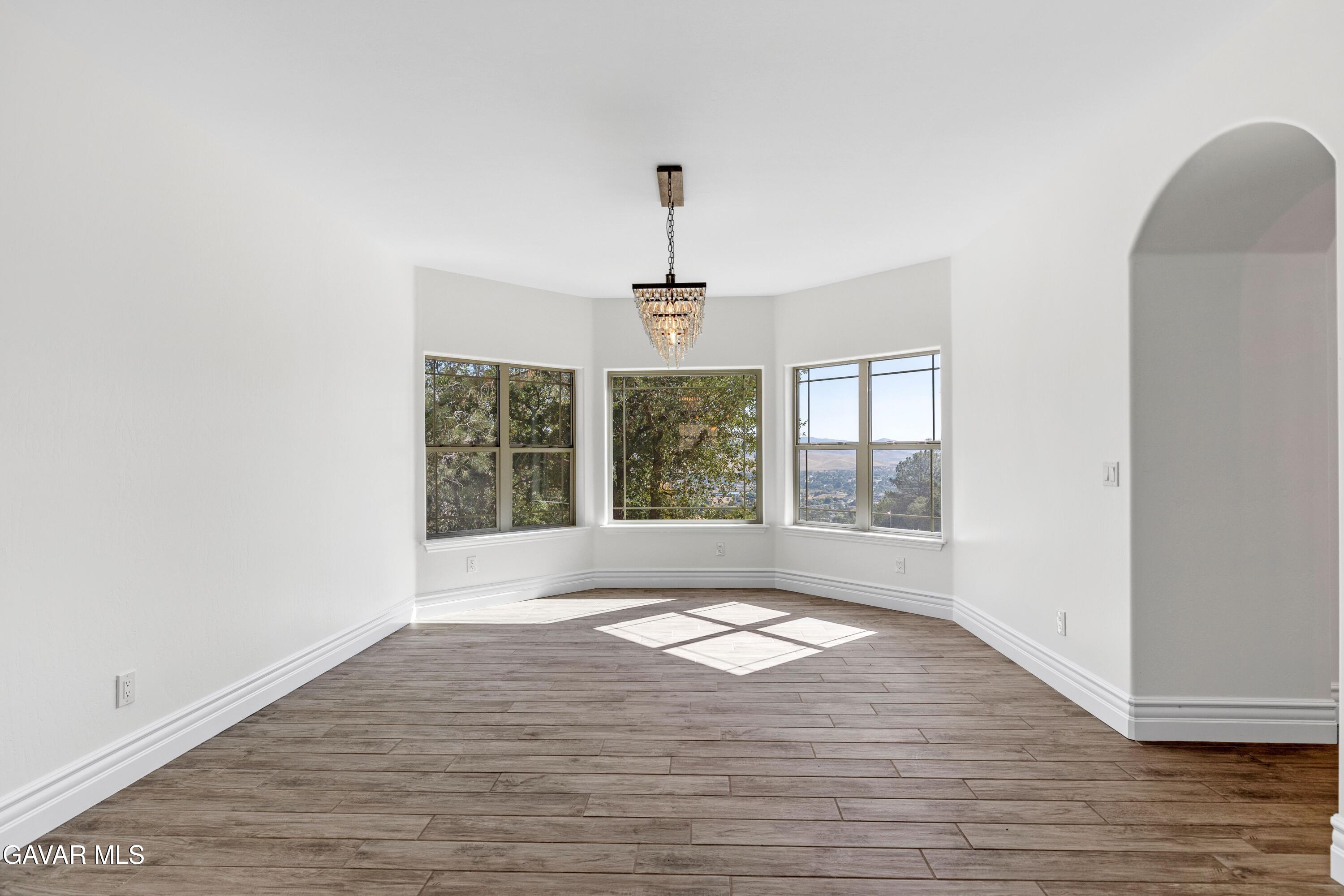 21824 Sunnybrook Drive Property Photo 11