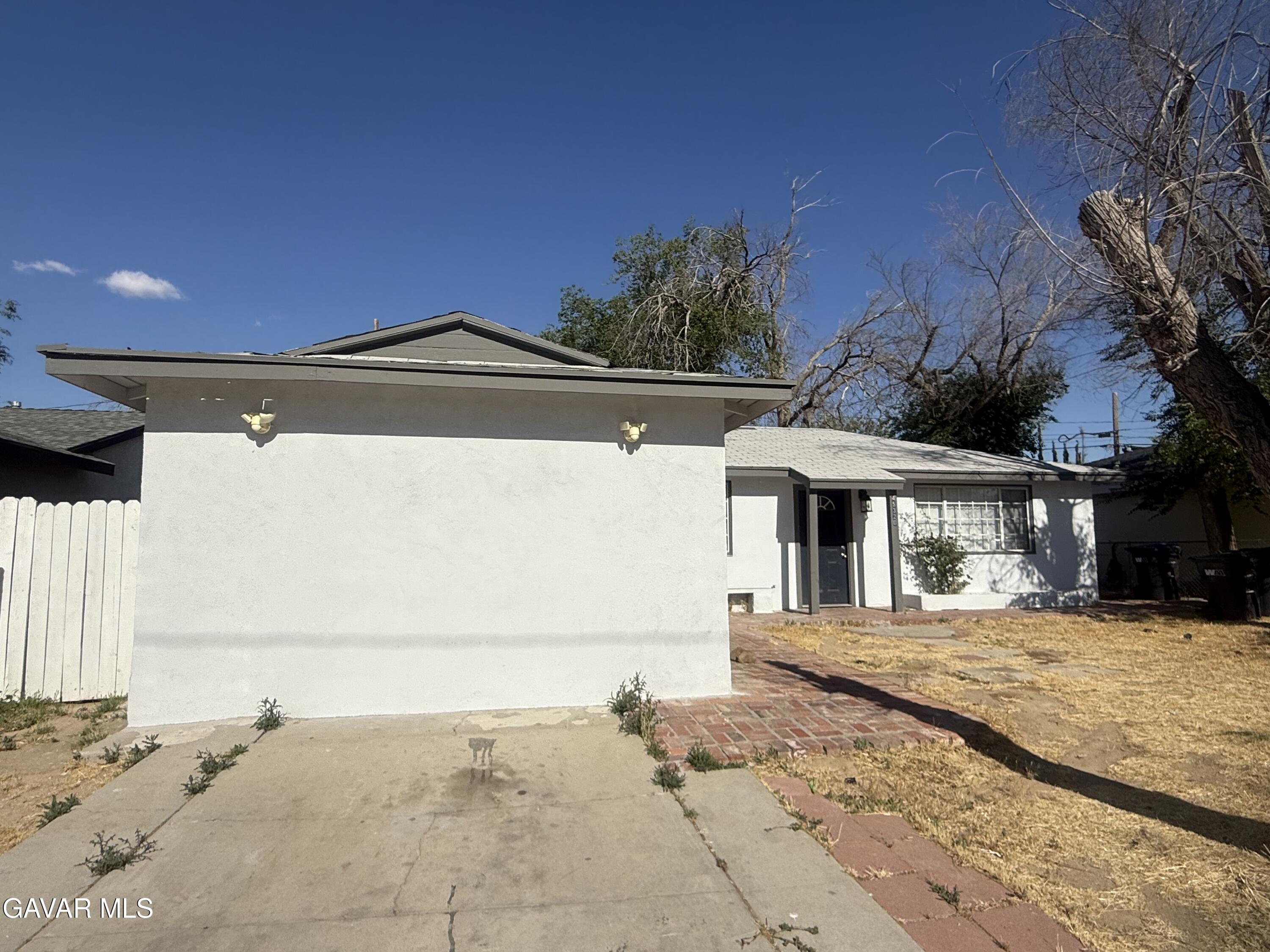 45320 Kingtree Avenue Property Photo 2