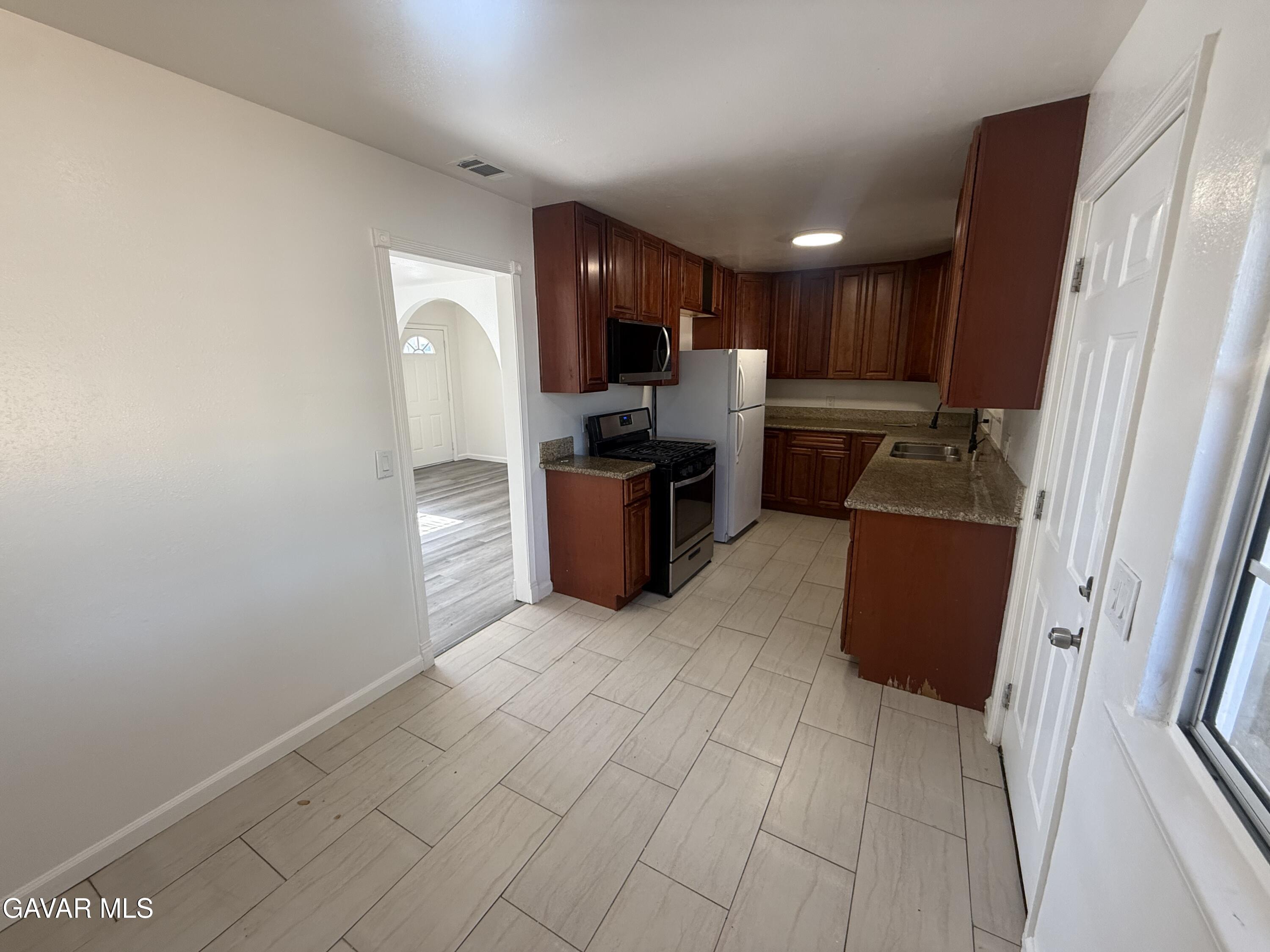 45320 Kingtree Avenue Property Photo 5