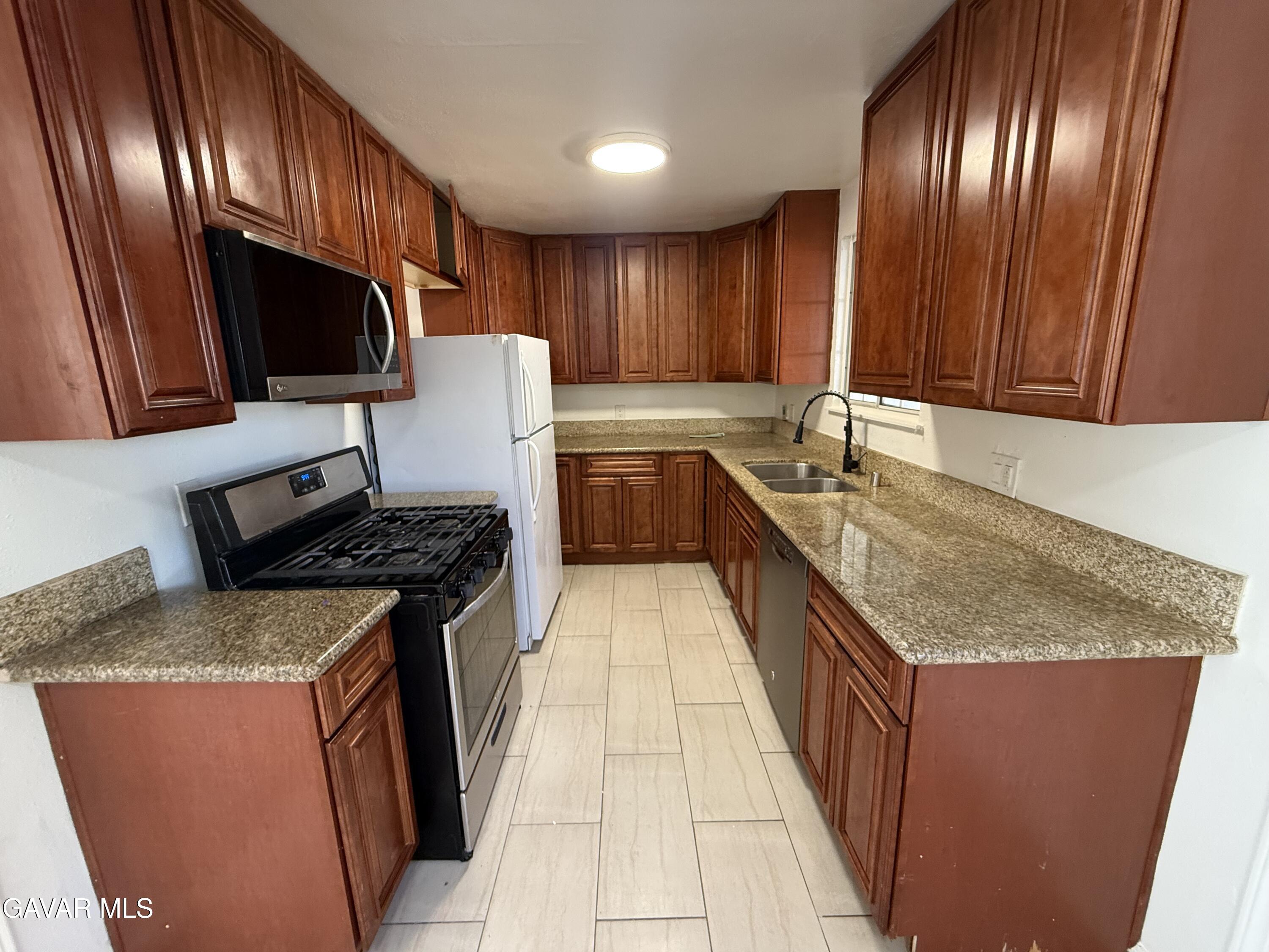 45320 Kingtree Avenue Property Photo 6
