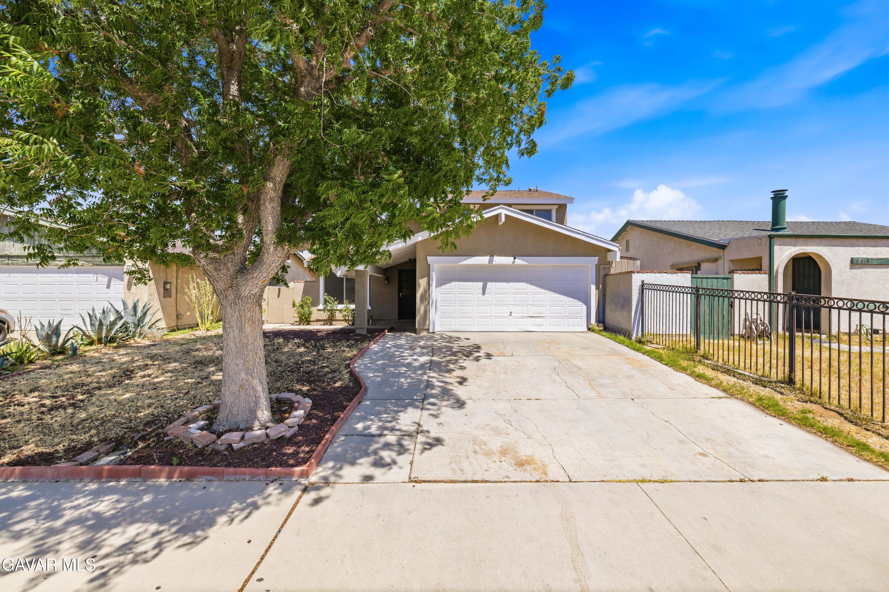 37642 Cluny Property Photo 1
