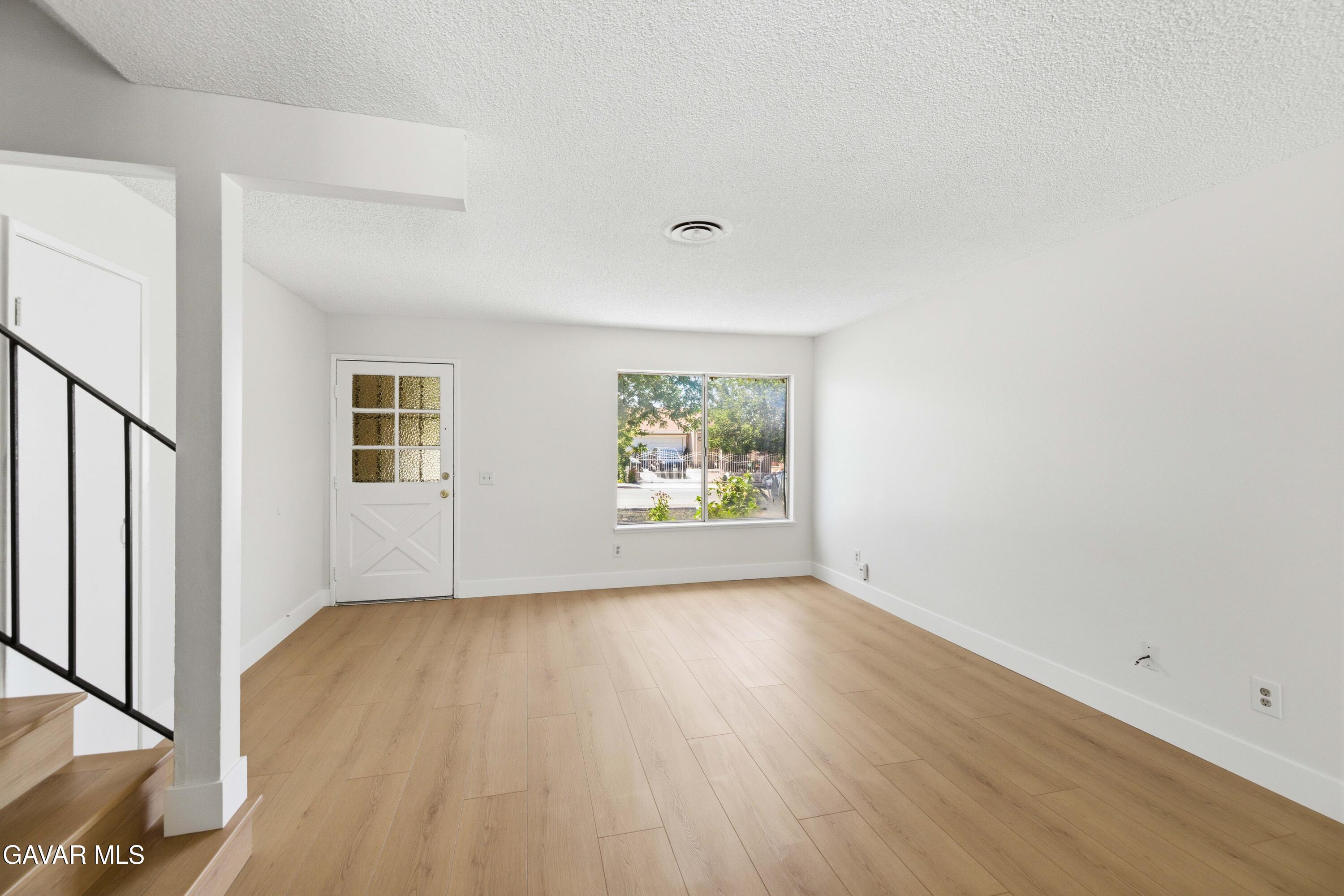 37642 Cluny Property Photo 5