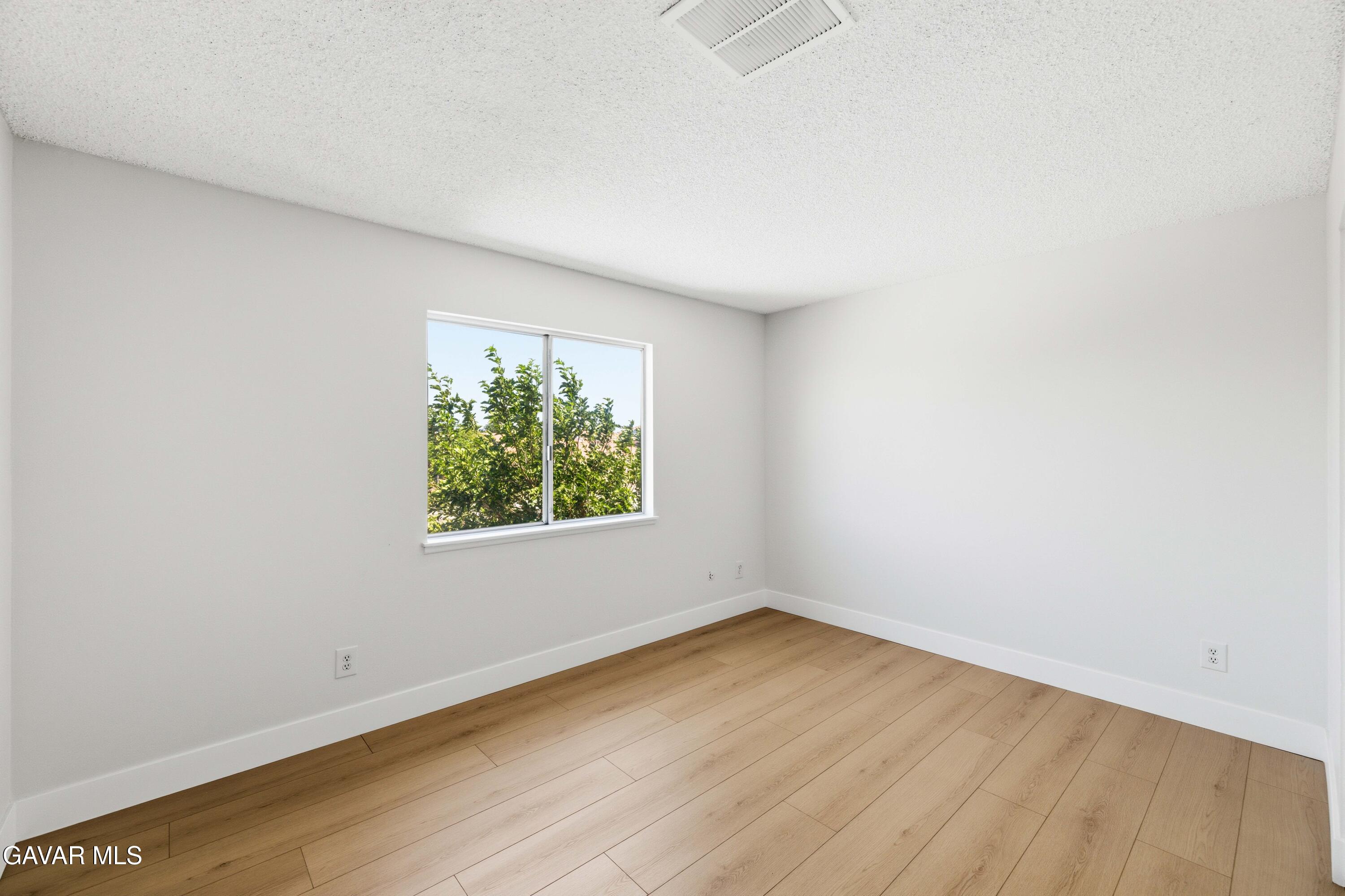 37642 Cluny Property Photo 22